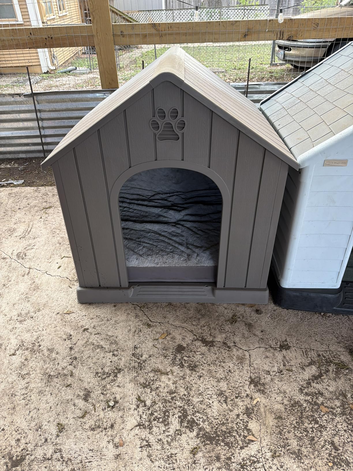 Fancyango Large Dog House Outdoor Indoor for Medium Large Dogs, Sturdy Plastic Waterproof Doghouse with Air Vents and Elevated Floor customer photo 1