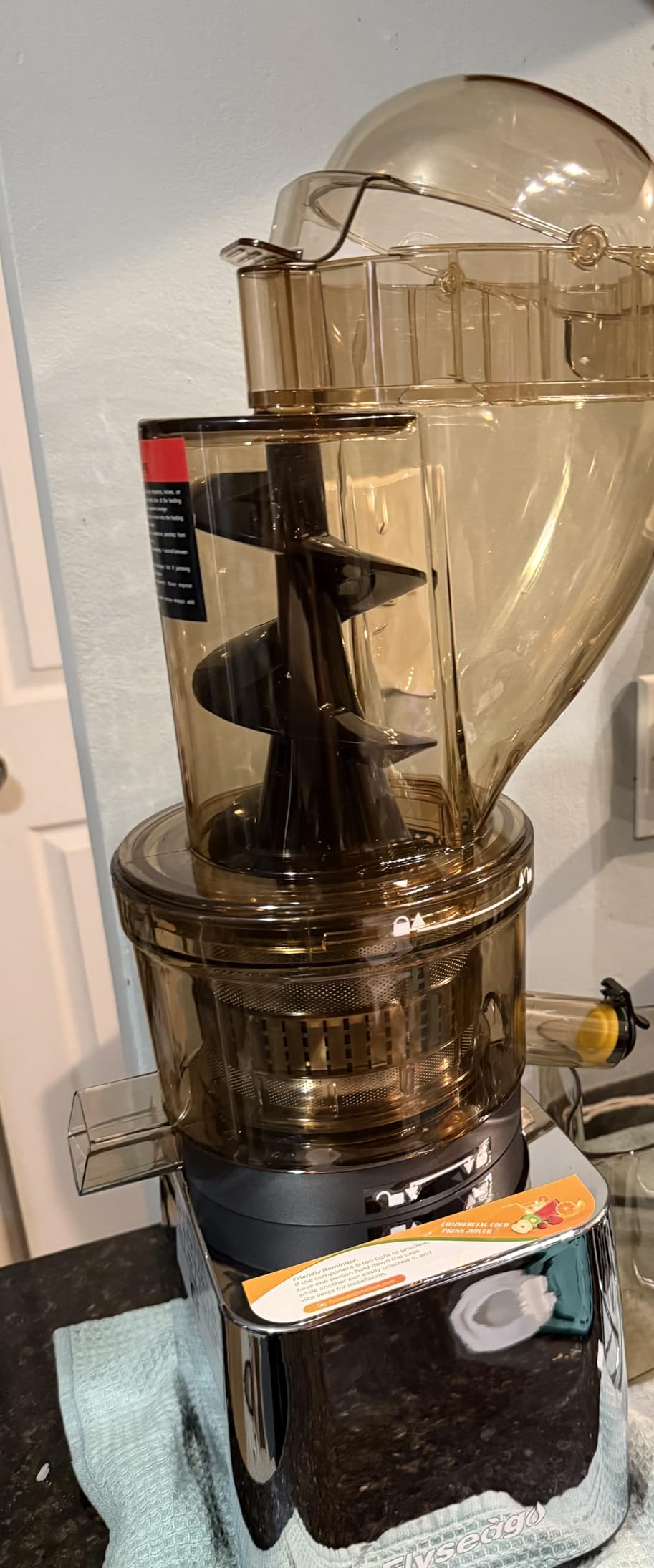 Commercial 300W Cold Press Juicer Machines - Dual Outlet for Juice & Pulp, High Yield, Masticating Juicers, Heavy Duty Stainless Steel, Quiet Motor, Easy Clean for Restaurants, Bars customer photo 1