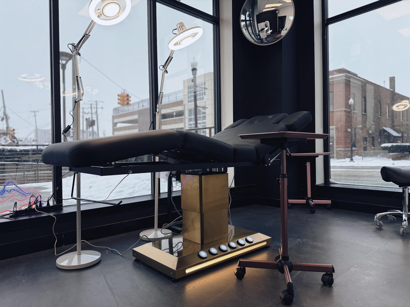 Icoget Professional Full Electric Spa Massage Treatment Table, Medical Bed with Independent Leg Adjustment, Facial Bed with Face Cradle for Beauty, White customer photo 1