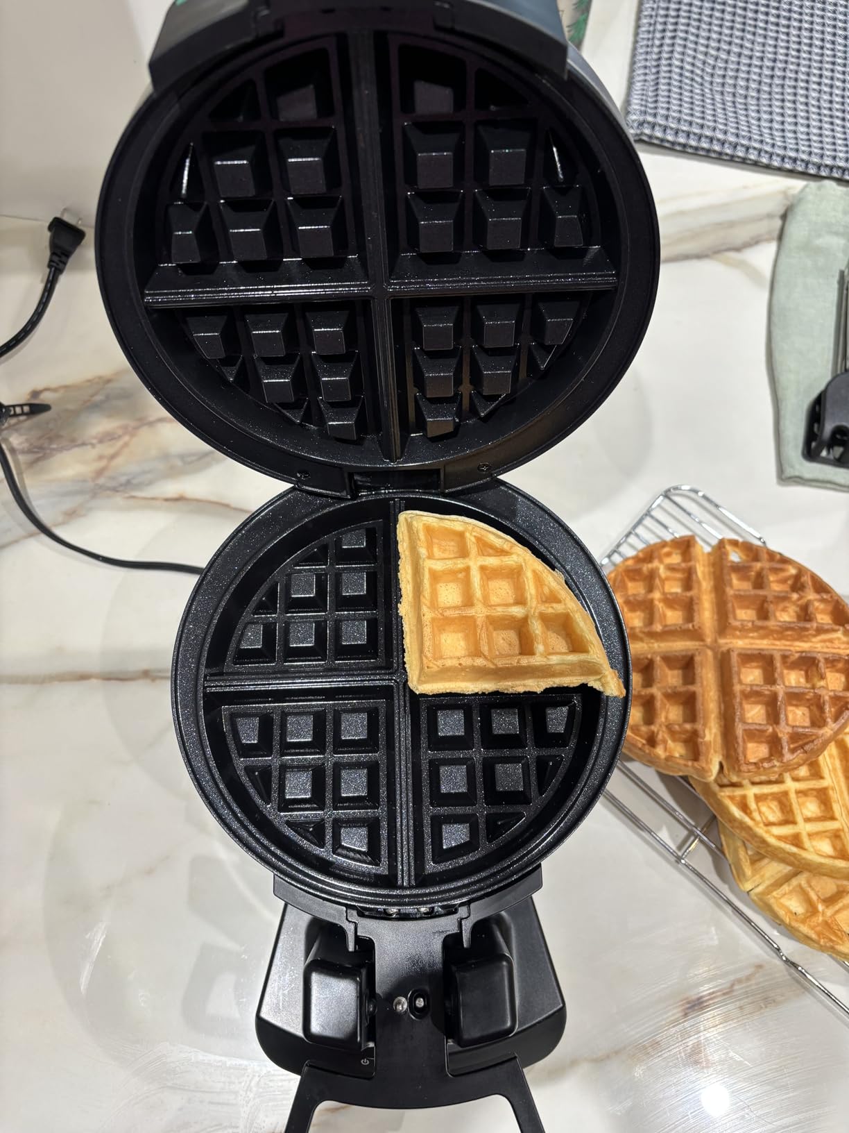 Cuisinart Double Flip Belgian Waffle Maker, WAF-F40NAS, Stainless Steel, Grey and Black customer photo 1
