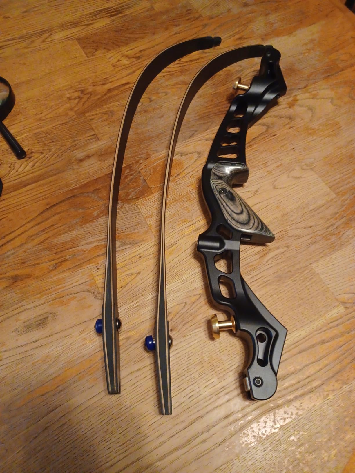 Black Hunter ILF Hunting Recurve Bow Kit for Adults, 62 High-Performance Archery Bow Set, CNC ILF Riser, Carbon-Graphite Foam Core Limbs, Right-Handed, 30-60 Lbs customer photo 2