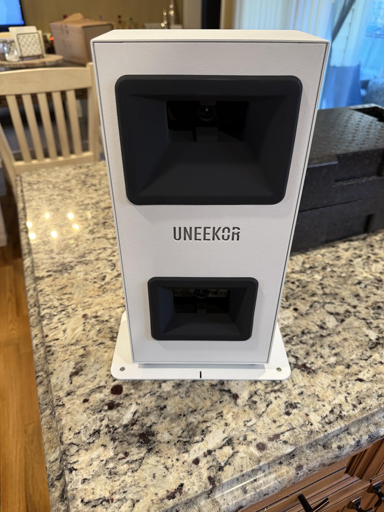Uneekor EYE MINI CORE Golf Launch Monitor & Simulator, 15 Ball Data Points, Near-Zero Latency customer photo 2