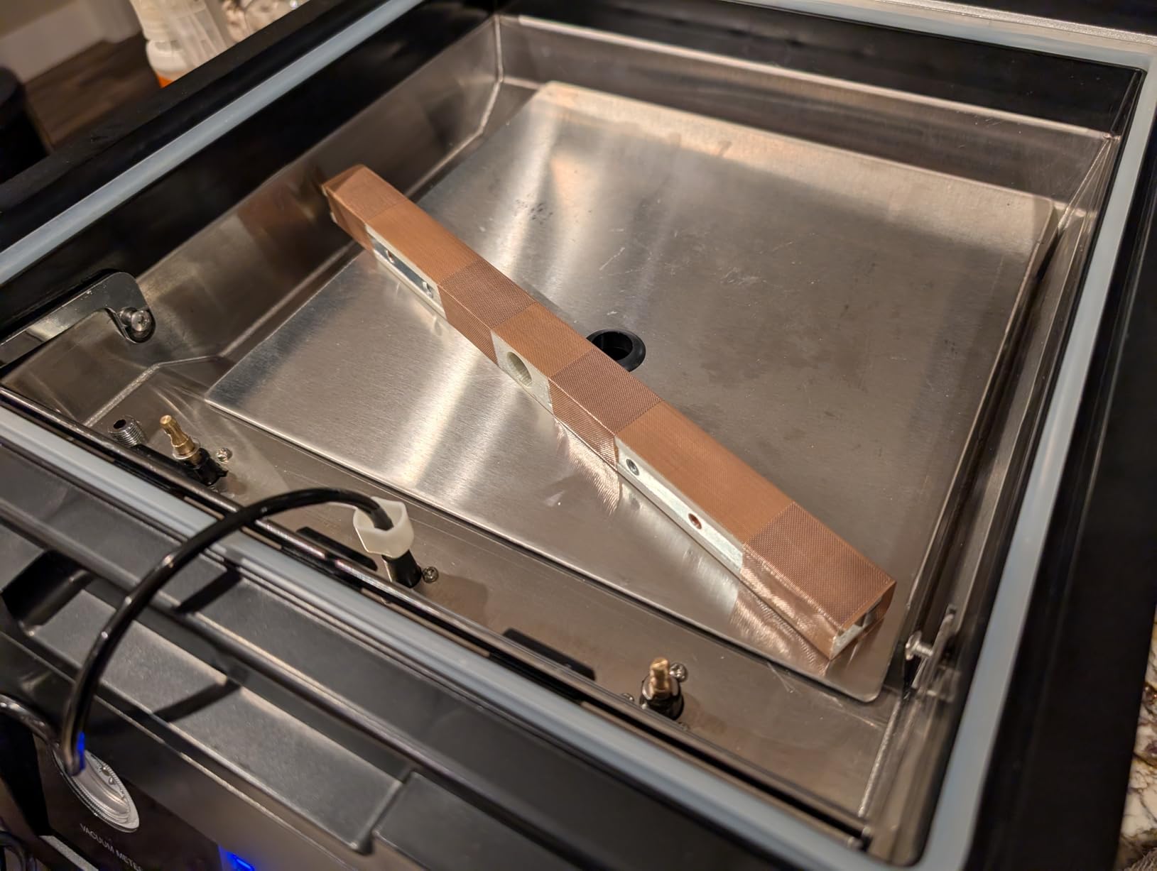 VEVOR Chamber Vacuum Sealer, 380W Vacuum Pump Power, Sealing Bag Packing Machine for Wet Foods, Meat, Compact Design with 11.5 in Sealing Length, Ideal Commercial Sealer for Professional and Home Use customer photo 2