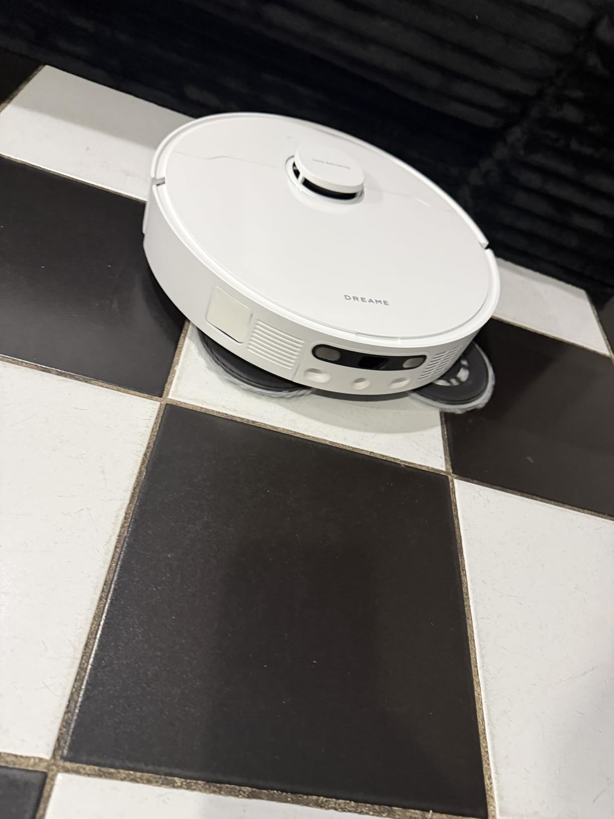 DREAME L40 Ultra Gen 2 Robot Vacuum and Mop with 25,000Pa Suction, Extendable Side Brush and Mop, All-in-One Self-Emptying & Cleaning Dock, Voice & App Control, White customer photo 1