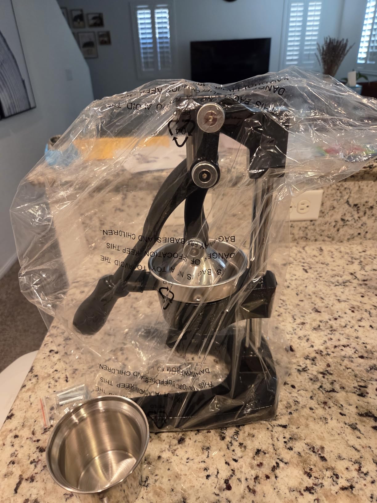Manual Cast Iron Juicer, Commercial Lemon Squeezer, Professional Citrus Juicer, Ideal for Extracting Juice From Lemons, Oranges, and Grapefruits customer photo 1