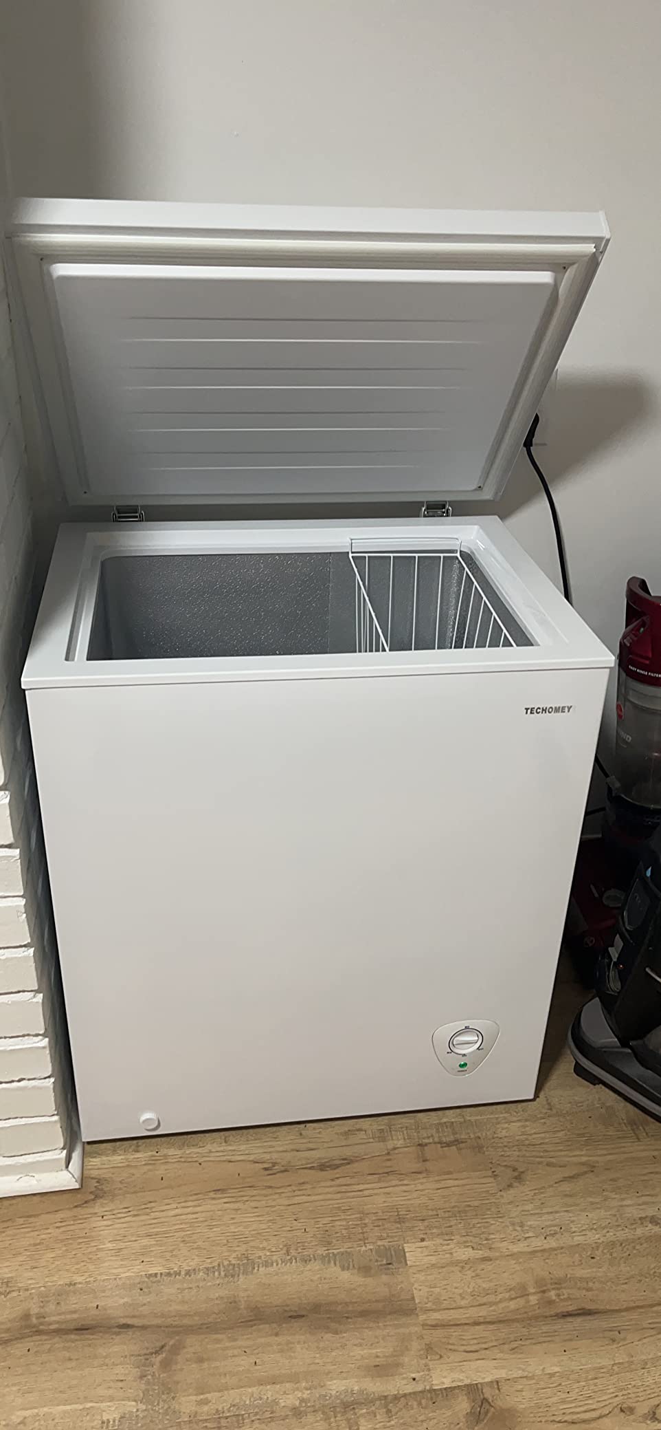Large Chest Freezer 20 Cu Ft, Deep Freezer with 7 Adjustable Thermostat, Chest Deep Freezer with Removable Basket for Garage, Basement, White customer photo 1