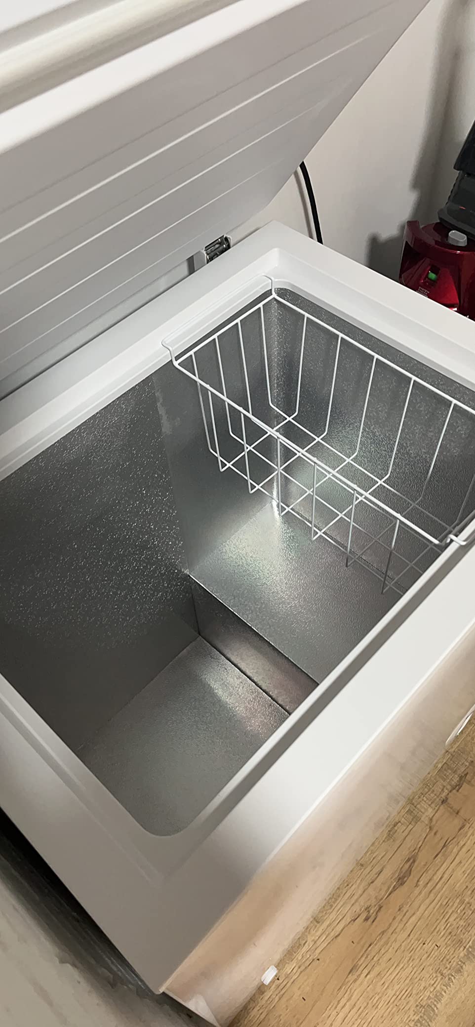 Large Chest Freezer 20 Cu Ft, Deep Freezer with 7 Adjustable Thermostat, Chest Deep Freezer with Removable Basket for Garage, Basement, White customer photo 2