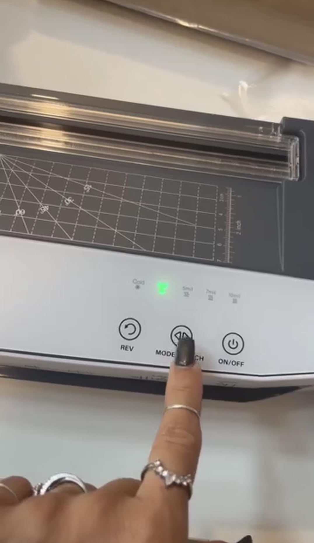 Buyounger 3-10 Mil Laminator Machine, 4-Roller Commercial Laminator Machine with 50 Laminating Sheets, 13 Inch Laminating Machine 11X17 with 1000mm/min Speed & REV Jam-Free for Office School Home customer photo 2