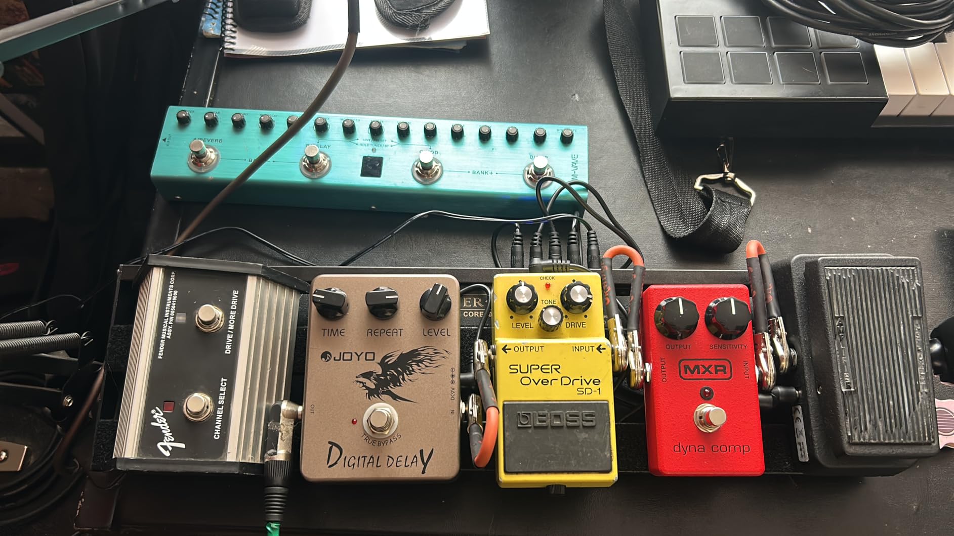 LEKATO Guitar Pedal Board, Pedal Board with Built-in Power Supply, 15.5x5.1x1.6
