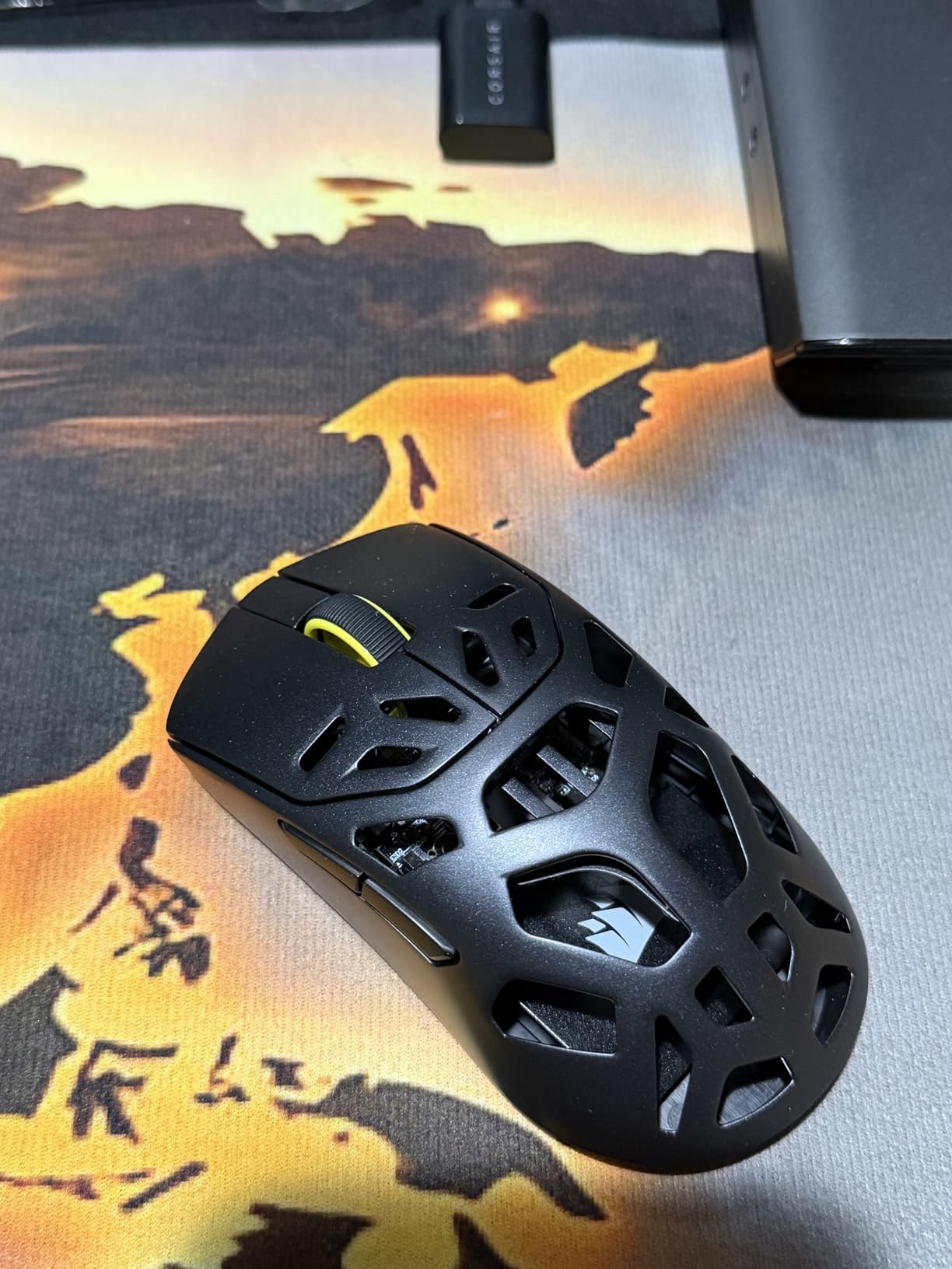 Corsair Sabre v2 PRO Wireless MG FPS Gaming Mouse - 33,000 DPI Marksman S Sensor, 8,000Hz Hyper-Polling, Durable Magnesium, Lightweight, Up to 120hr Battery - White customer photo 2