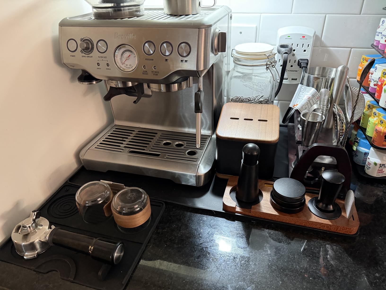 Espresso Knock Box with Lid - 1L Steel Coffee Knock Box Espresso with Walnut Non-Slip Base, Quiet Rubber Bar, Barista Essential for Home Coffee Station (Holds 20-25 Pucks), Black customer photo 1