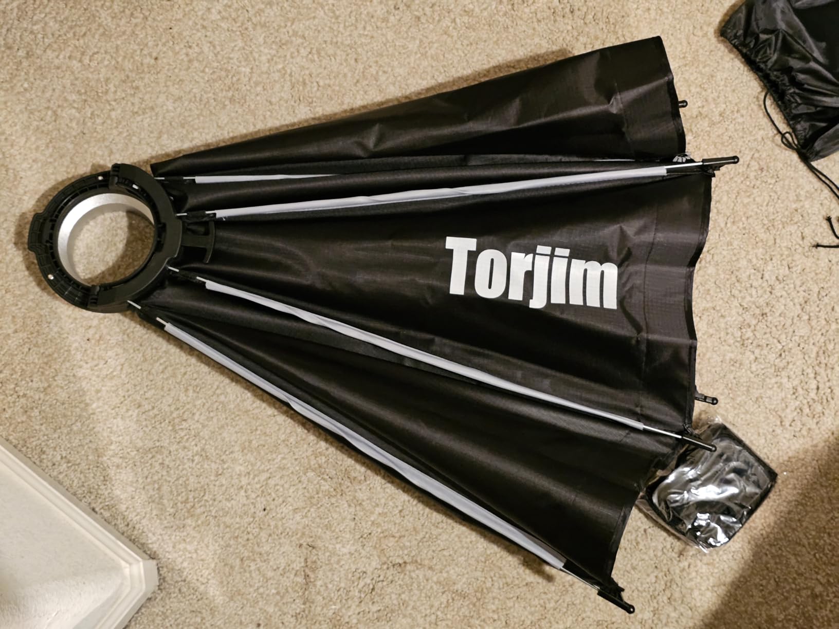 Torjim 35.4/90cm Octagonal Softbox with Quick Release Bowens Mount, Portable and Collapsible with Removable Diffusers and Grid, Perfect for Portrait Photography, Video Production, and Studio Lighting customer photo 1