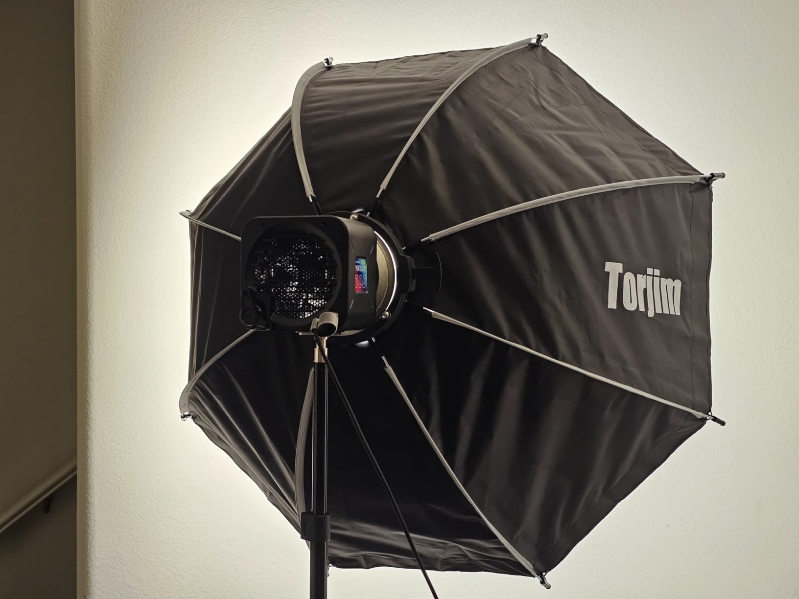 Torjim 35.4/90cm Octagonal Softbox with Quick Release Bowens Mount, Portable and Collapsible with Removable Diffusers and Grid, Perfect for Portrait Photography, Video Production, and Studio Lighting customer photo 2
