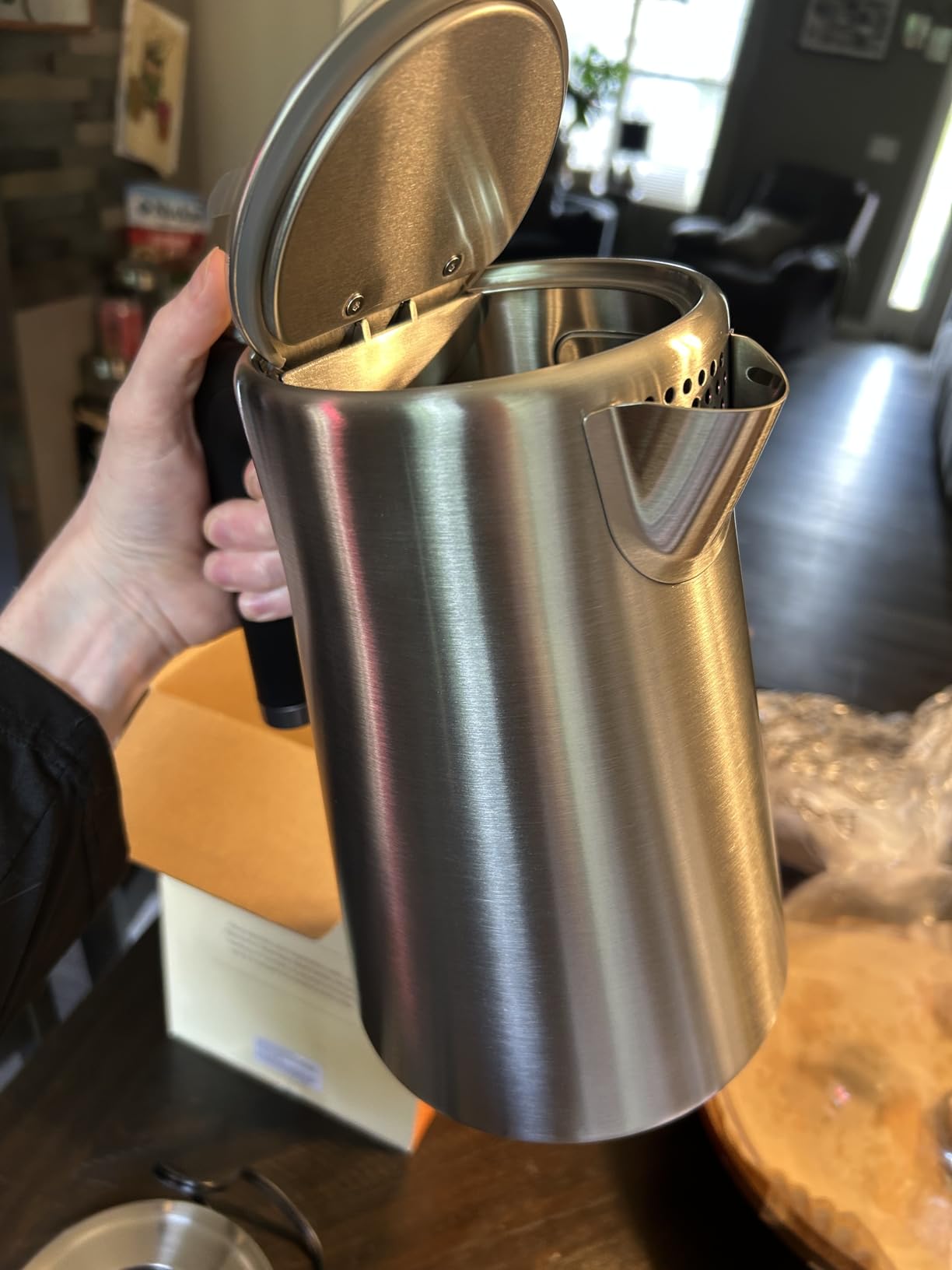 Cosori Electric Kettle, Plastic-Free Interior, 5 Presets Temperature Control, Fast Boiling, 2 Lid Opening, 60Min Keep Warm, Stainless Steel Tea Kettle for Tea, Hot Water, Boil Water, Coffee, 1.7L customer photo 2