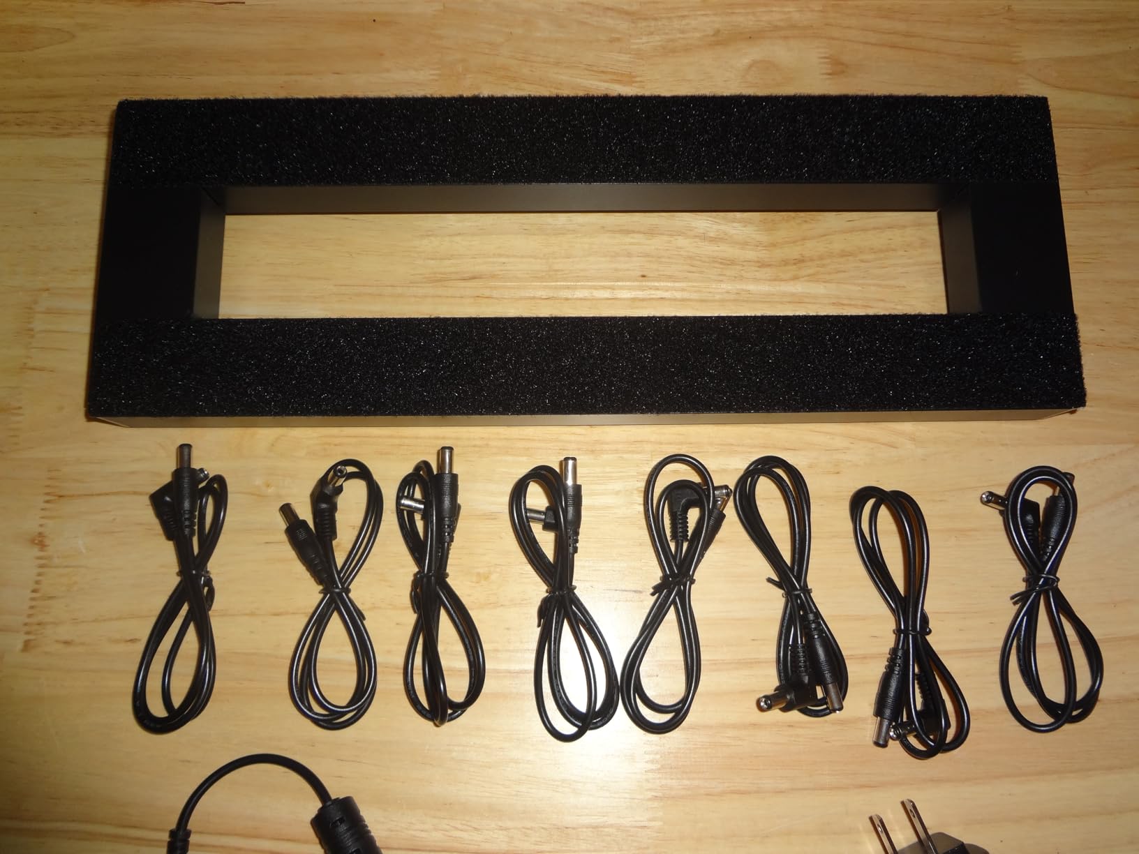 GOKKO Guitar Pedal Board with Built-in Power Supply 15