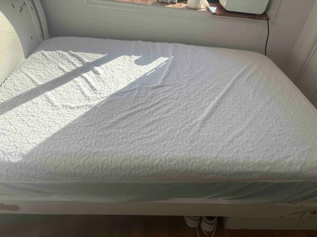 Novilla 14 inch King Size Mattress, Cooling Hybrid King Mattress with Upgraded Individual Coils & Gel Memory Foam, Enhanced Support, Reinforced Edge, Motion Isolation, Pressure Relief, CertiPUR-US customer photo 2