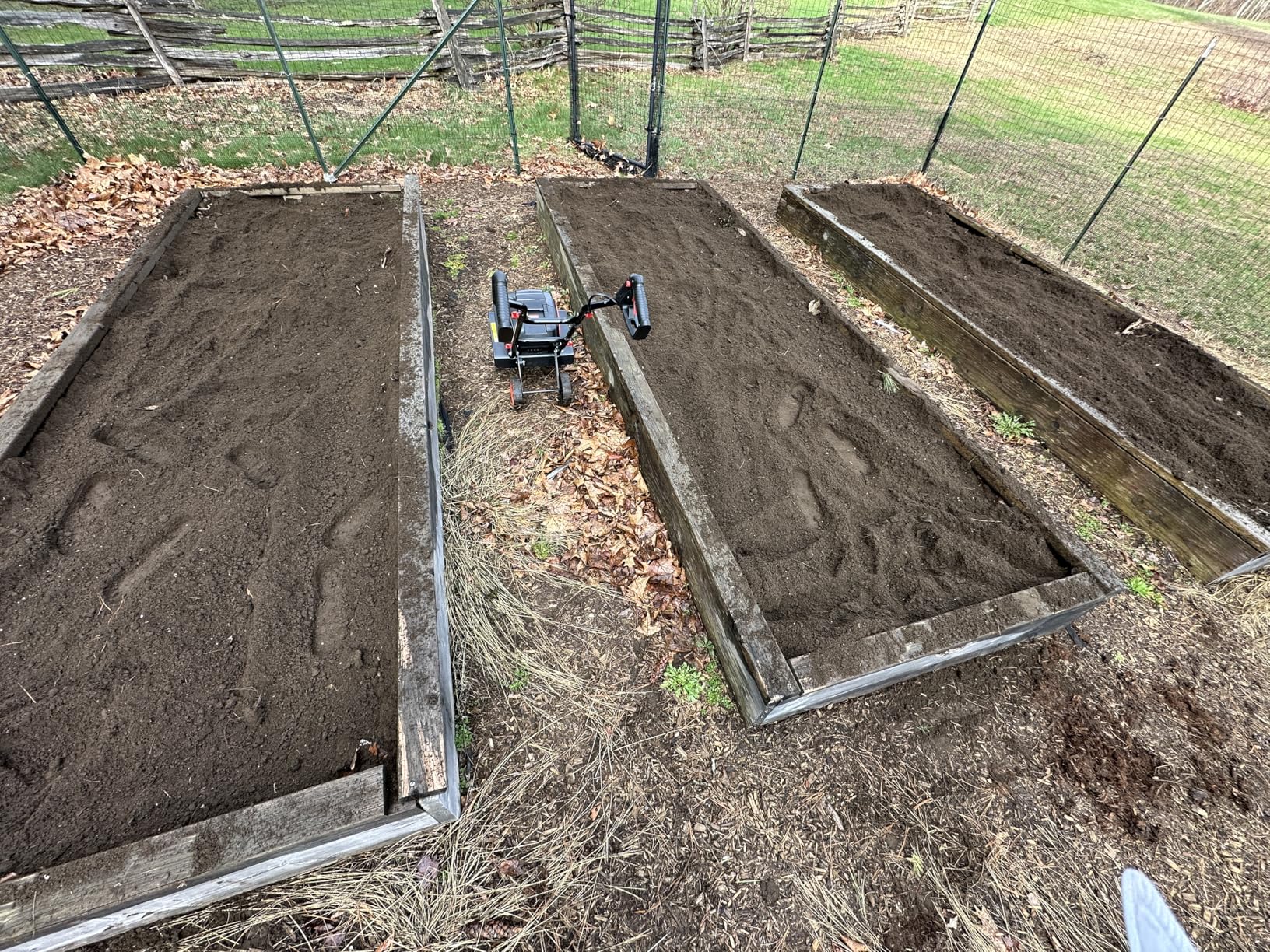 MZK 40V 12-inch Cordless Garden Tiller, 12In Width and 8.6In Depth Garden Rototiller,Battery Powered Garden Cultivator for Lawn/Gardening/Soil Cultivation(2 * 4.0Ah Battery&Charger Included),TC12D02 customer photo 2