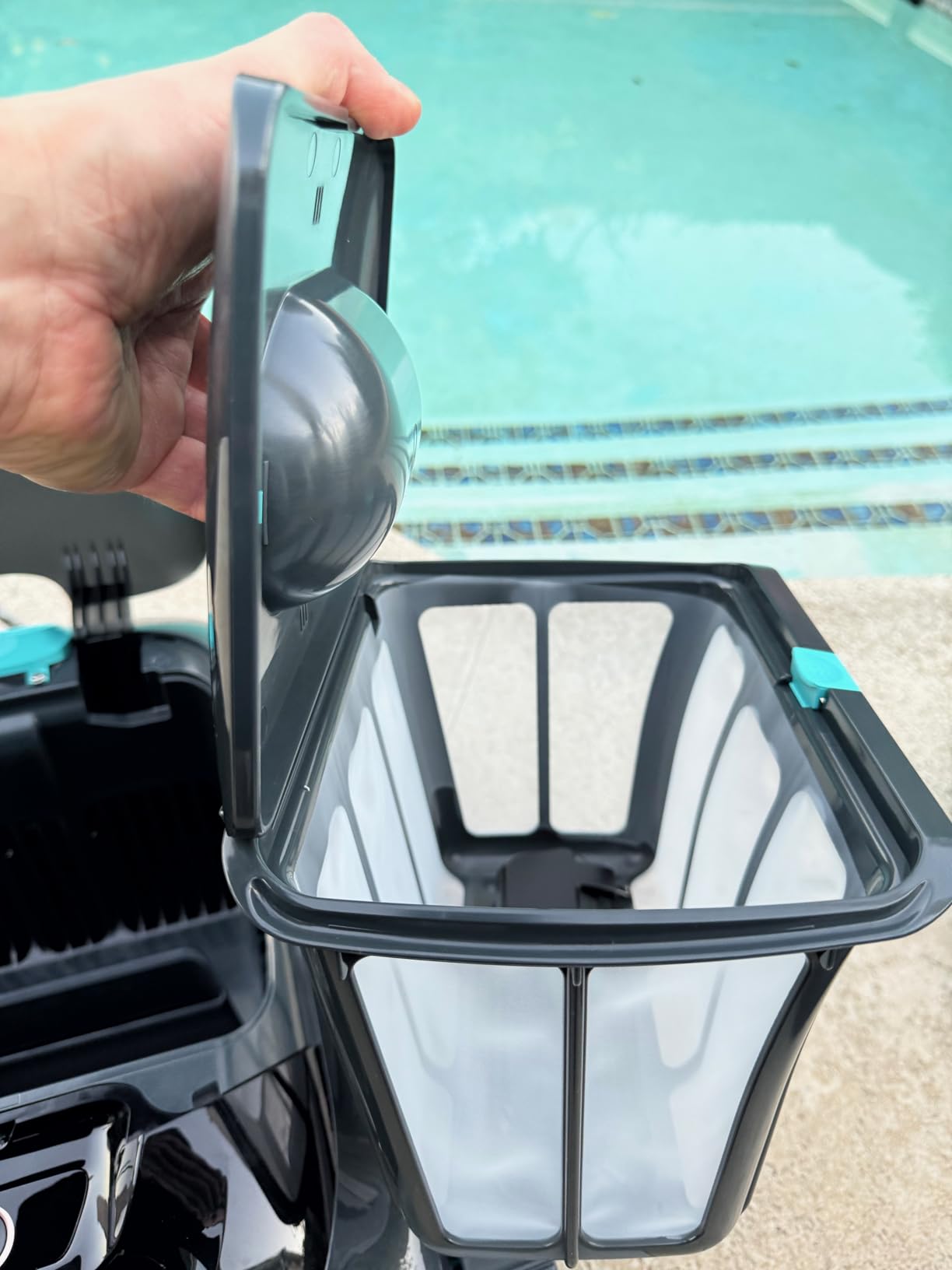 Aiper Scuba S1 Robotic Pool Cleaner, Weekly Custom Cleaning Plan, 270 Min Runtime, Over-the-Waterline Scrubbing, Smarter Navigation with 11 High-Precision Sensors, App Support customer photo 1