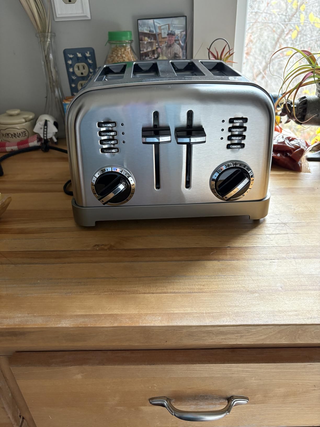 Cuisinart CPT-180P1 Metal Classic 4-Slice Toaster, Brushed Stainless Steel, 6 Shade Settings, 1.5 inch Wide Slots for Bagels & Bread, Defrost & Reheat Functions, Extra-Lift Lever, Slide-Out Crumb Tray customer photo 2