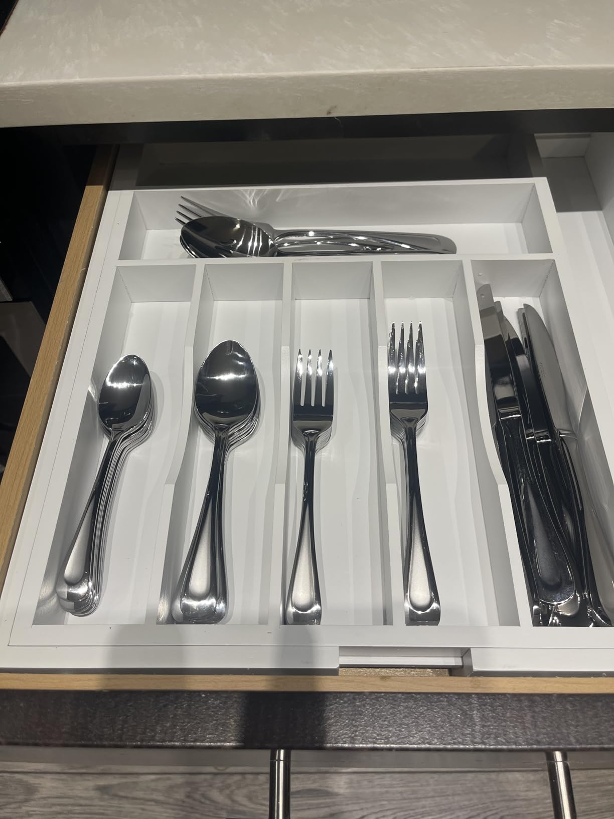 Oneida Silverware Set For 8, Satin Sand Dune 45-Piece Everyday Flatware Set with Serving Utensils, Service For 8, 18/0 Stainless Steel Silverware, Knives Spoons and Forks customer photo 1