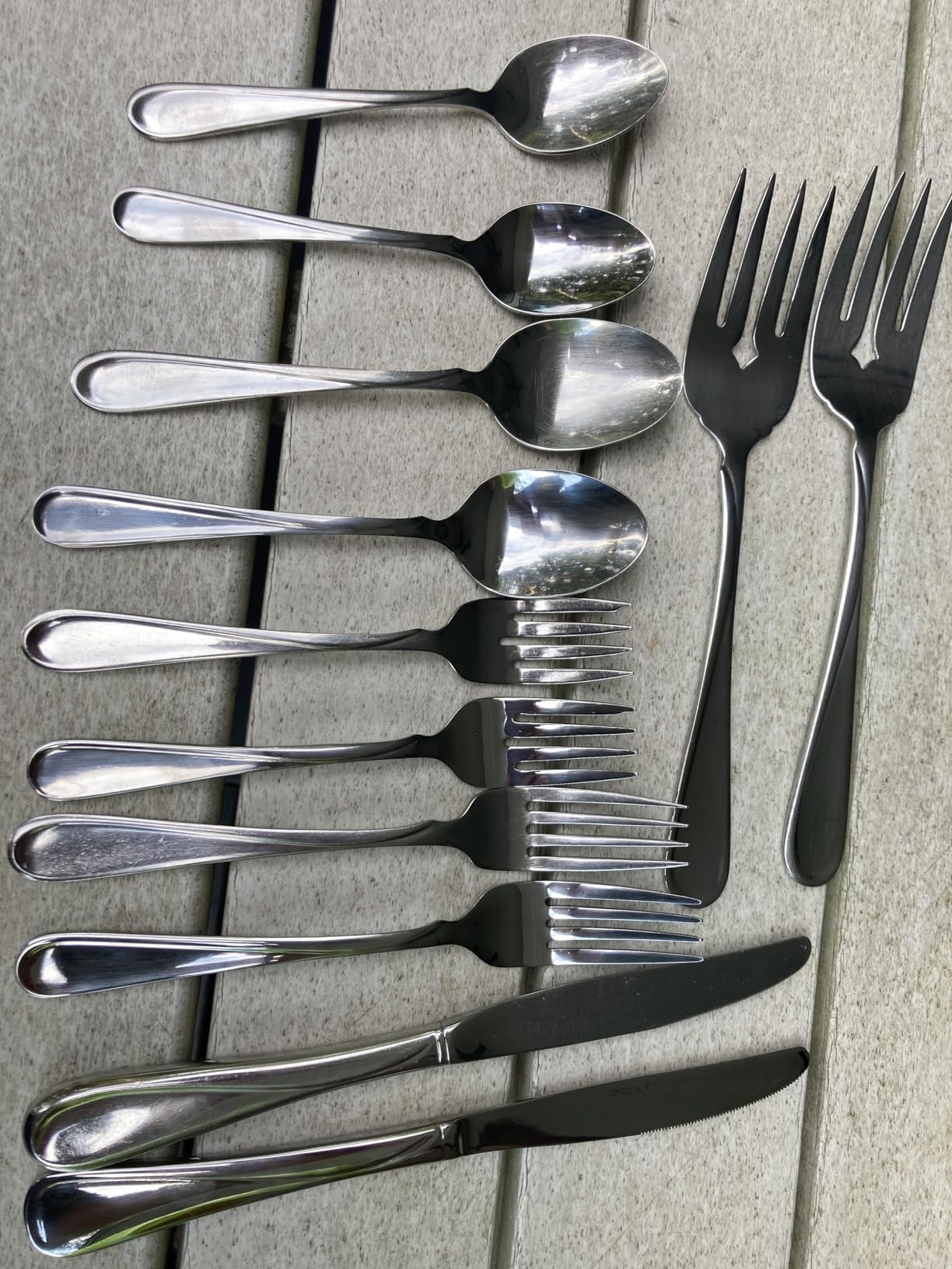 Oneida Silverware Set For 8, Flight 45-Piece Everyday Flatware Set with Serving Utensils, Service For 8, 18/0 Stainless Steel, Dishwasher Safe, Knives Spoons and Forks Set, Dining customer photo 1
