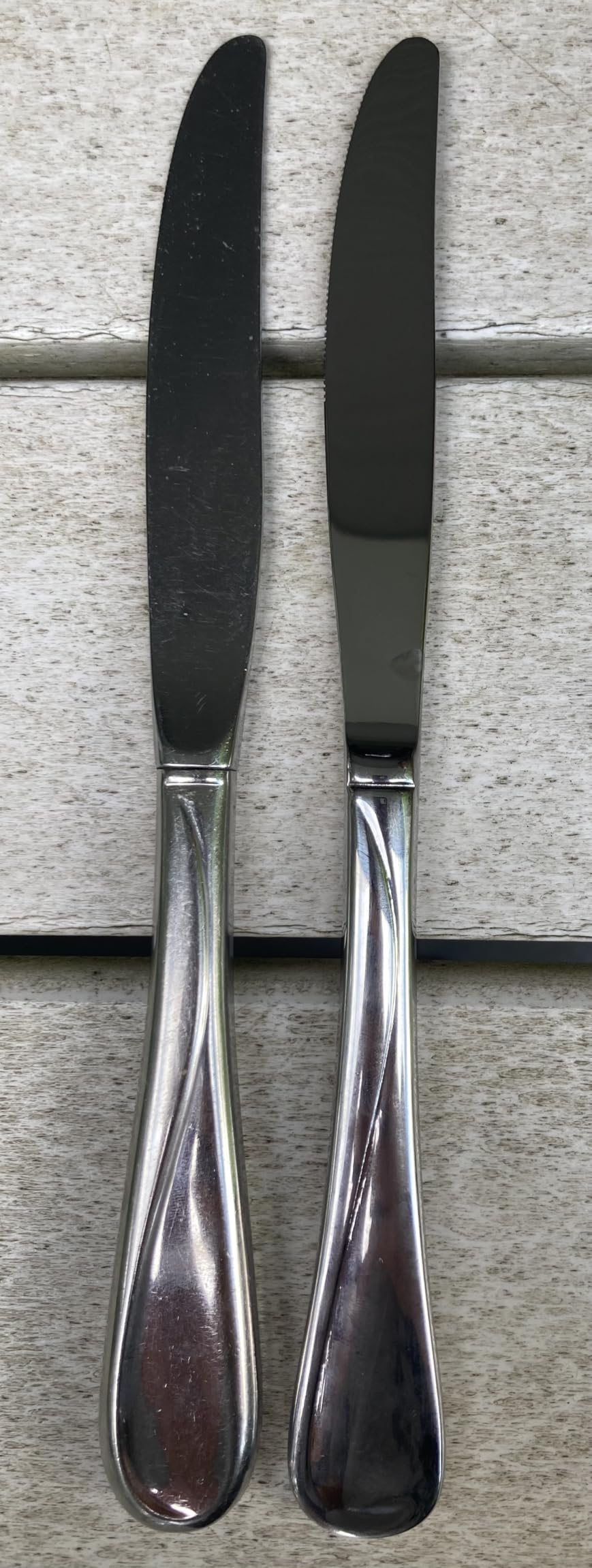Oneida Silverware Set For 8, Flight 45-Piece Everyday Flatware Set with Serving Utensils, Service For 8, 18/0 Stainless Steel, Dishwasher Safe, Knives Spoons and Forks Set, Dining customer photo 2