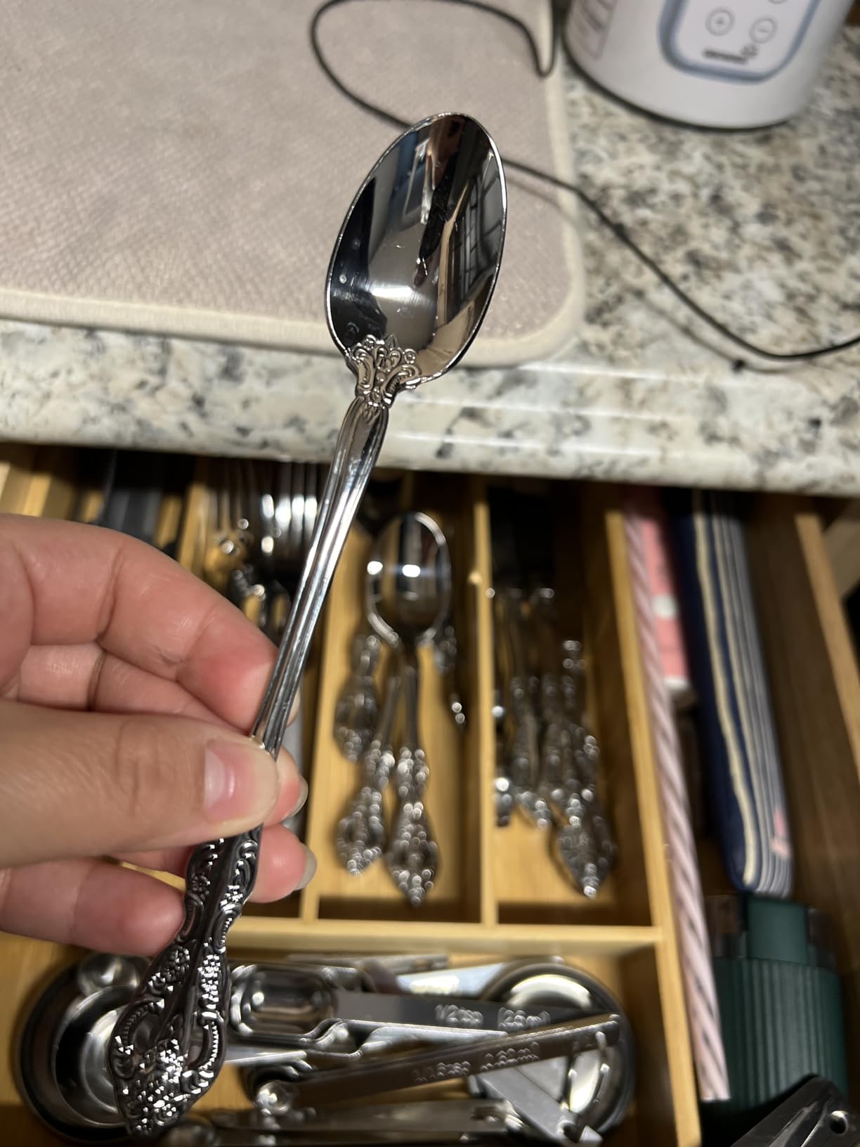 Oneida Silverware Set For 4, Michelangelo 20-Piece Fine Flatware Set, Service For 4, Heavyweight 18/10 Stainless Steel, Mirror Finish, Dishwasher Safe, Knives Spoons & Forks Sets customer photo 1