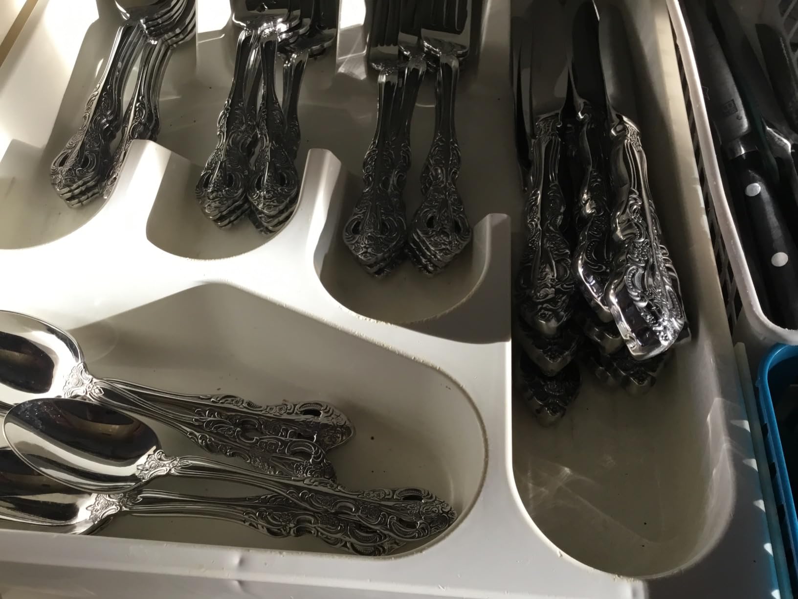 Oneida Silverware Set For 4, Michelangelo 20-Piece Fine Flatware Set, Service For 4, Heavyweight 18/10 Stainless Steel, Mirror Finish, Dishwasher Safe, Knives Spoons & Forks Sets customer photo 2