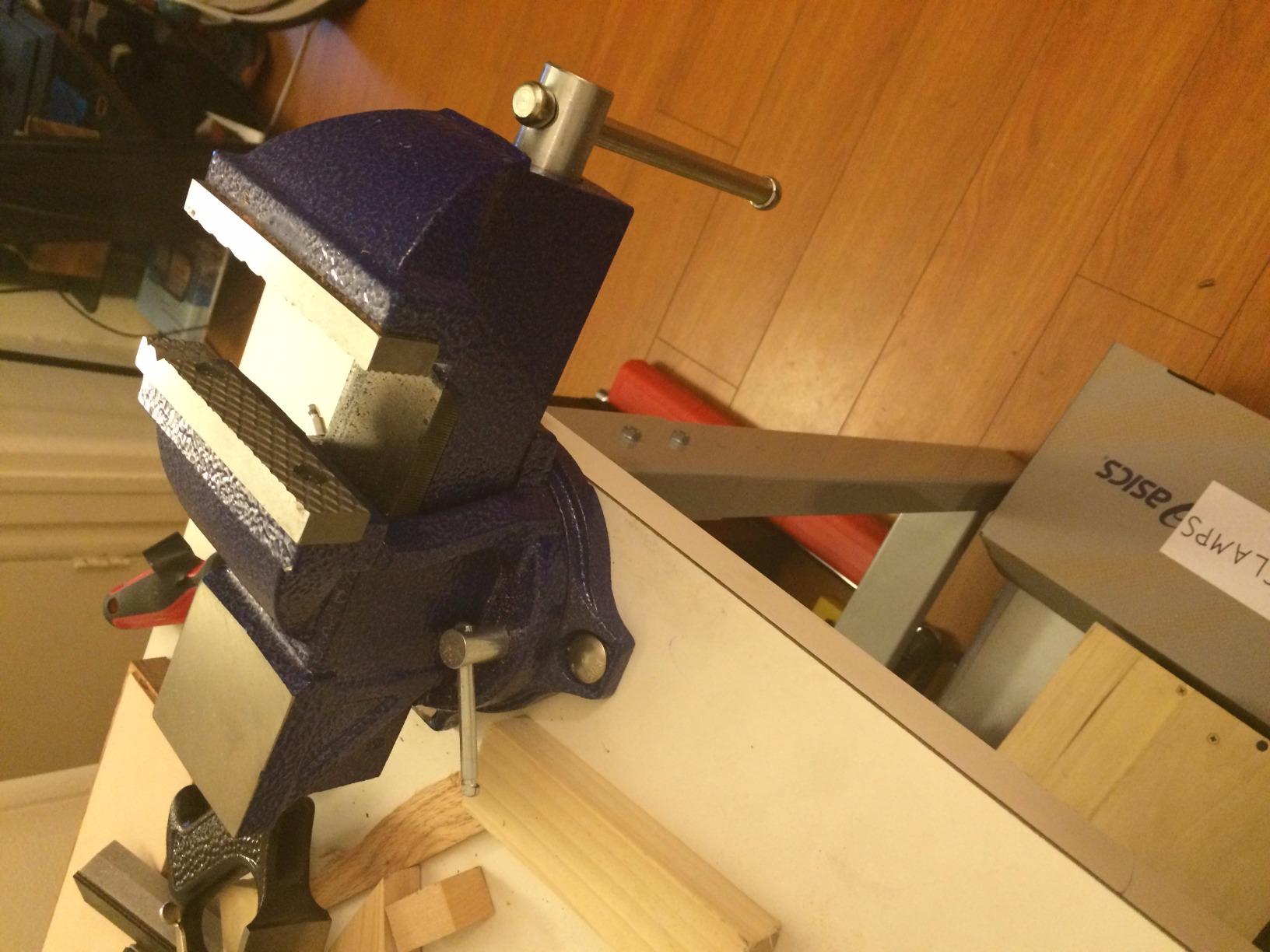Wilton General Purpose Bench Vise, 6 Inch Jaw Width, 5 Inch Max Jaw Opening, 3 Inch Throat (11106) customer photo 2