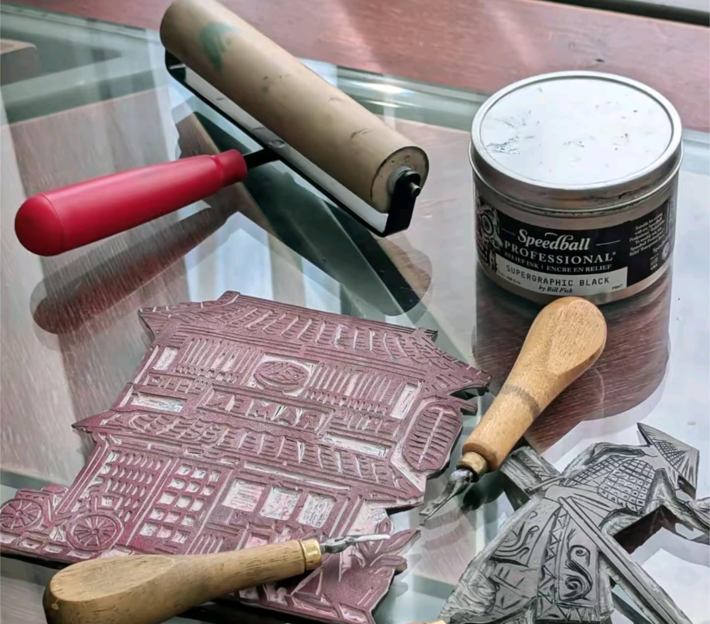 Speedball Deluxe Soft Rubber Brayer - 40/42 Durometer Roller with Heavy Duty Steel Frame - 6 Inches customer photo 1