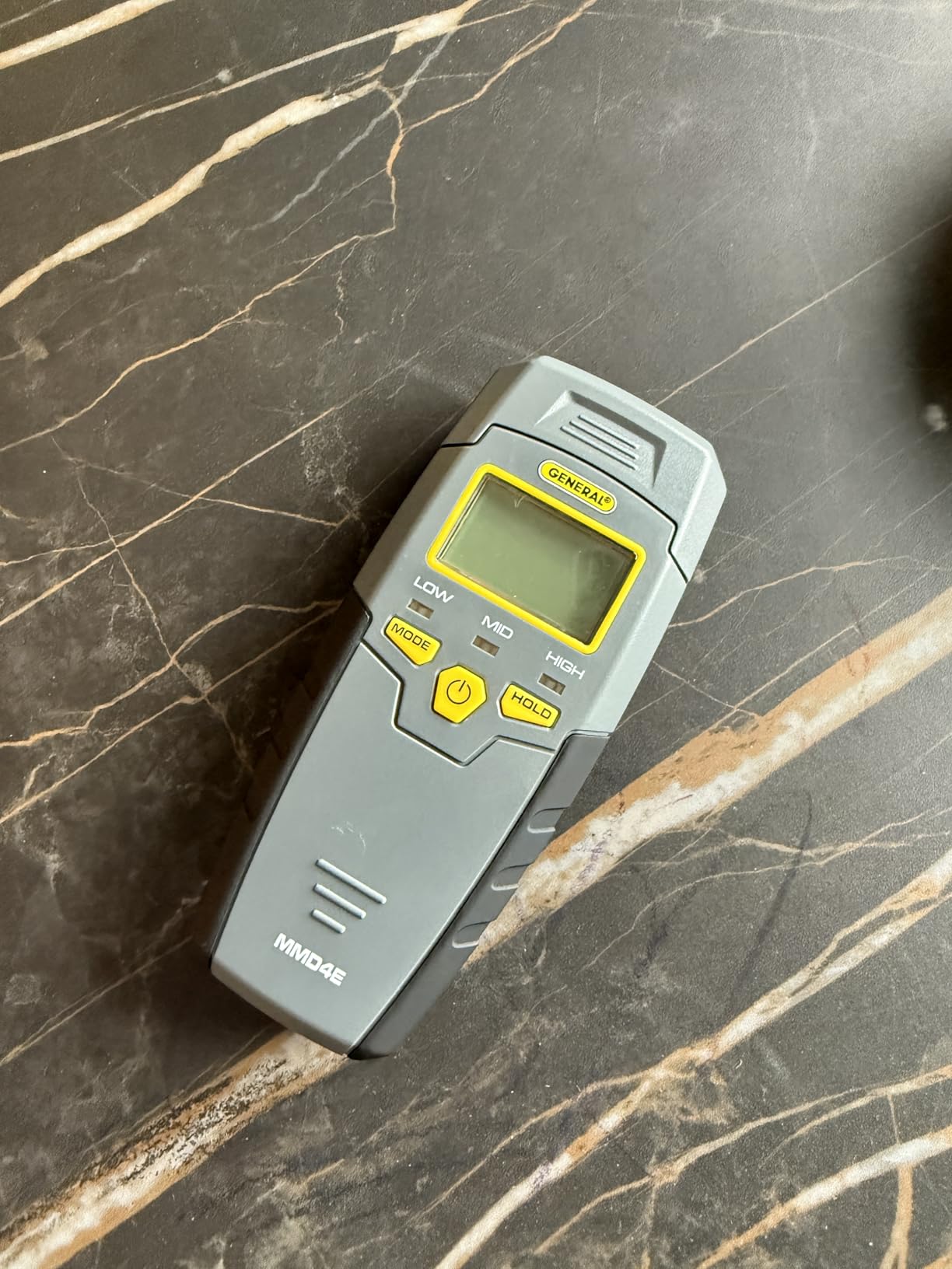 General Tools MMD4E Digital Moisture Meter, Water Leak Detector, Moisture Tester, Pin Type, Backlit LCD Display With Audible and Visual High-Medium-Low Moisture Content Alerts customer photo 1