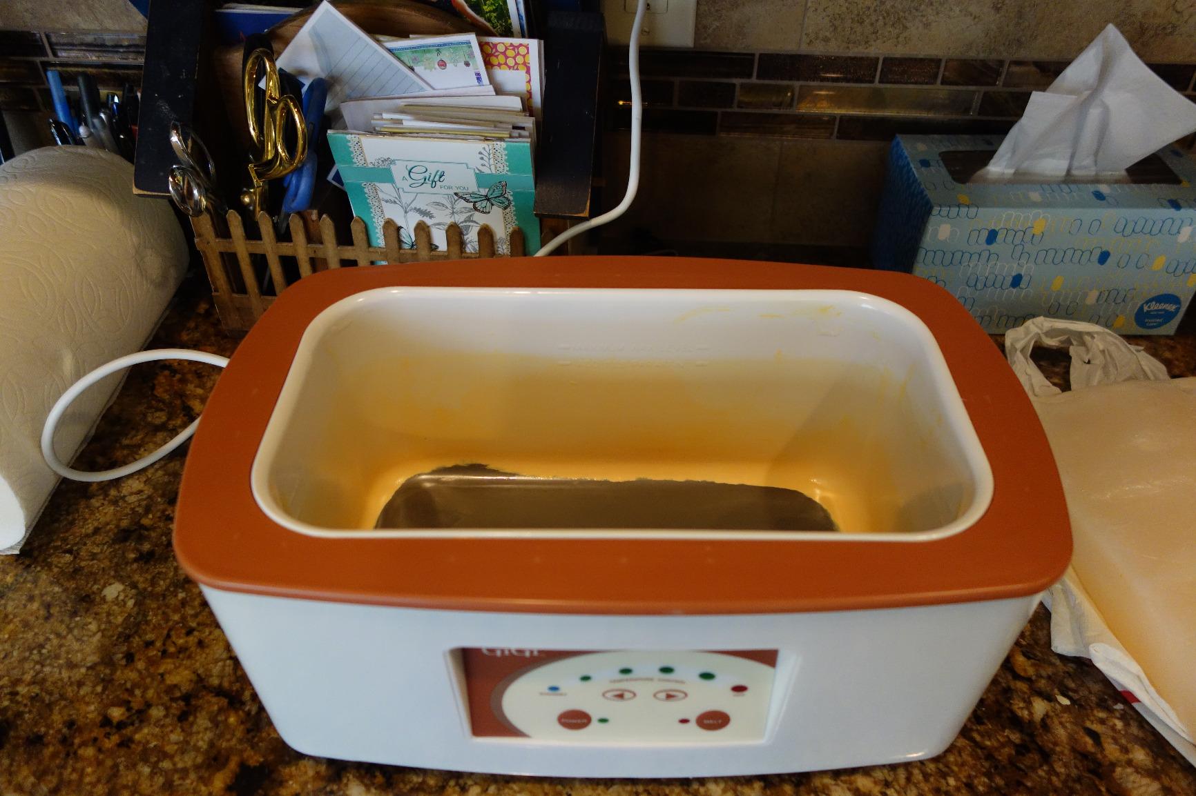 Gigi Paraffin Wax Warmer - Professional Grade Paraffin Bath for Manicures and Pedicures - Includes 6 lbs. of Paraffin Wax - Digital Temperature Control customer photo 1