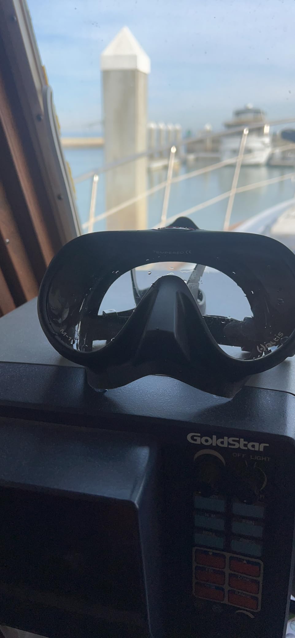 Hollis M-1 Mask | Ideal for Scuba Diving and Snorkeling | Ultra Clear Glass | Comfortable, Frameless Silicon Skirt | Wide Range of Vision customer photo 1