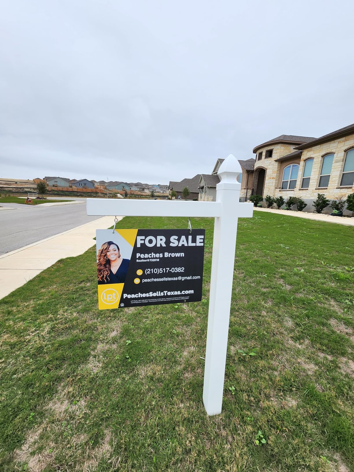 4Ever Products Vinyl PVC Real Estate Sign Post - White - 5' Tall Post (Single) customer photo 2