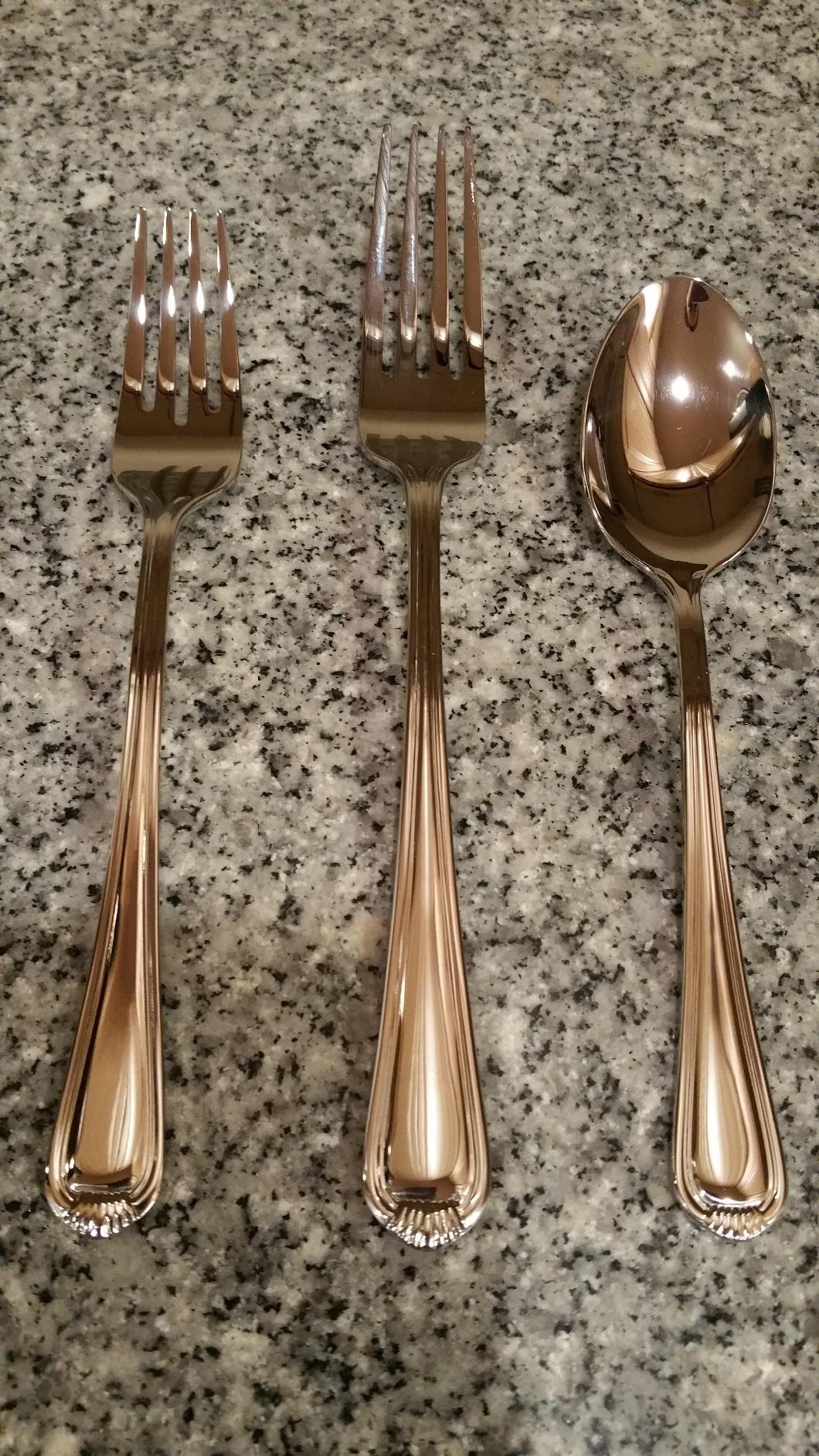HENCKELS Alcea 65-Piece Flatware Set, Stainless Steel, Silver customer photo 2