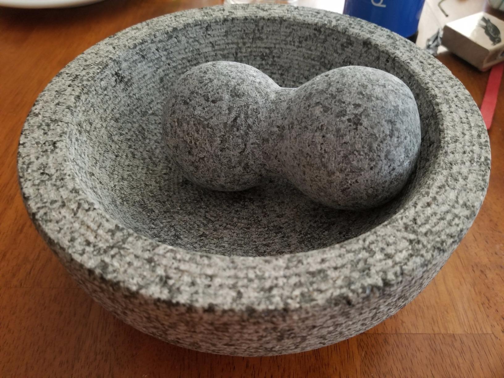IMUSA USA Super Heavy Traditional Granite Molcajete Spice Grinder, 8-Inch, Gray customer photo 2