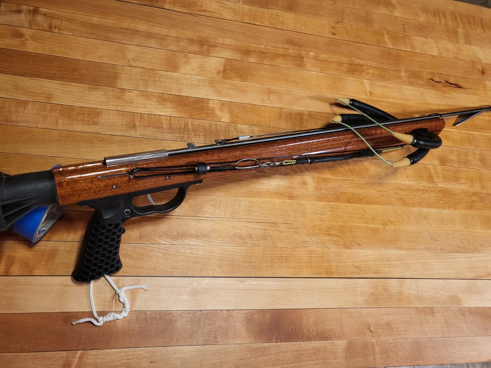JBL Spearguns Woody Elite Performance Speargun for Spearfishing, Freediving, Scuba Diving, Fishing, Diving, Mahogany Barrel, Stainless Steel Shaft, Open Muzzle, Easy Stretch Kevlar Bands, Made in USA customer photo 2
