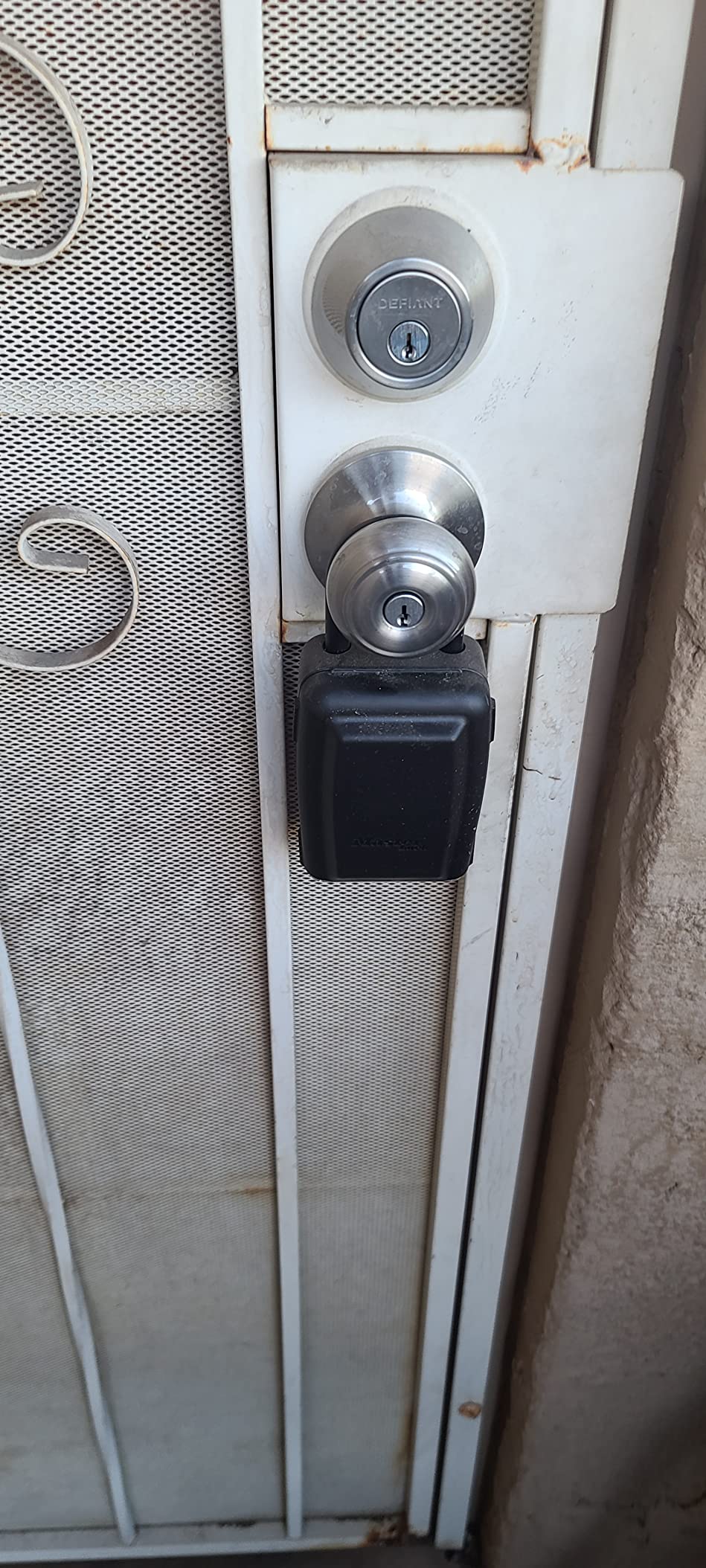 Master Lock Black Outdoor Key Lock Box with Push Buttons to Hide a Key, Easily Set, Share, and Change Combination for Tenants, Guests, Clients, Move Between Listings, 5422E customer photo 1