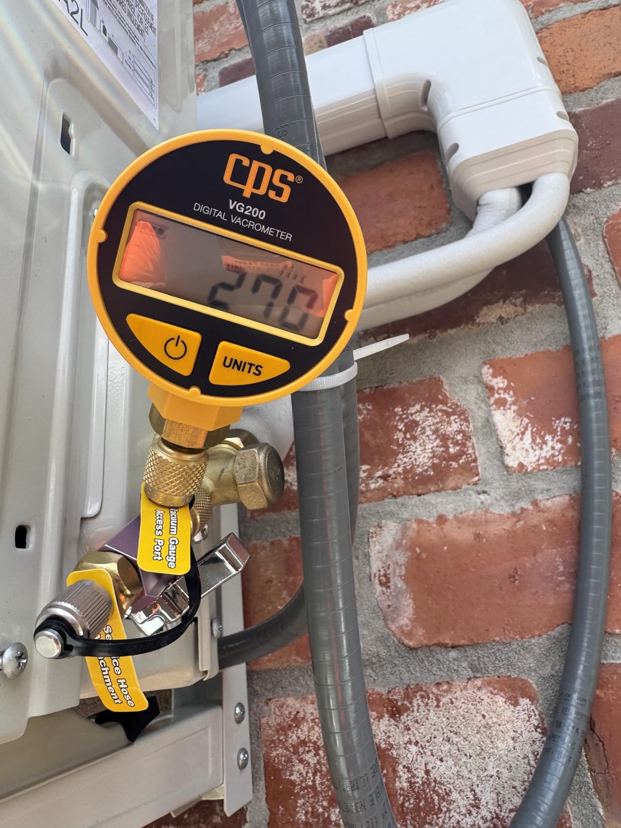 CPS-AO-42500-08 Products VG200 Portable Digital Vacuum Gauge, LCD, Atmospheric to 0 microns customer photo 1