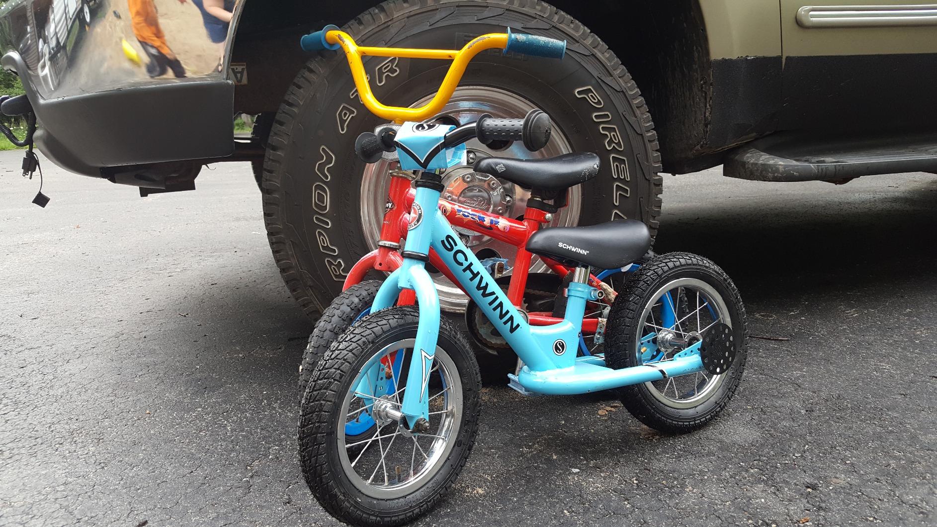 Schwinn Balance Bike, 12 Inch Bike for Kids Ages 2-4, Durable Steel Frame, Padded Seat, Cushioned Grips, Adjustable Seat Grows with Your Child, No Training Wheels Needed customer photo 1