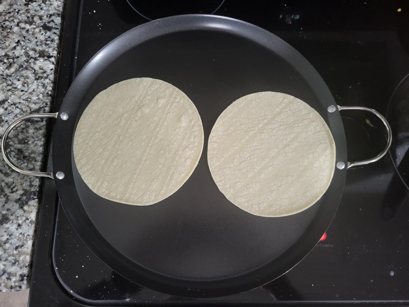 IMUSA 13.5in Carbon Steel Nonstick Round Comal with Metal Handles, Black customer photo 1