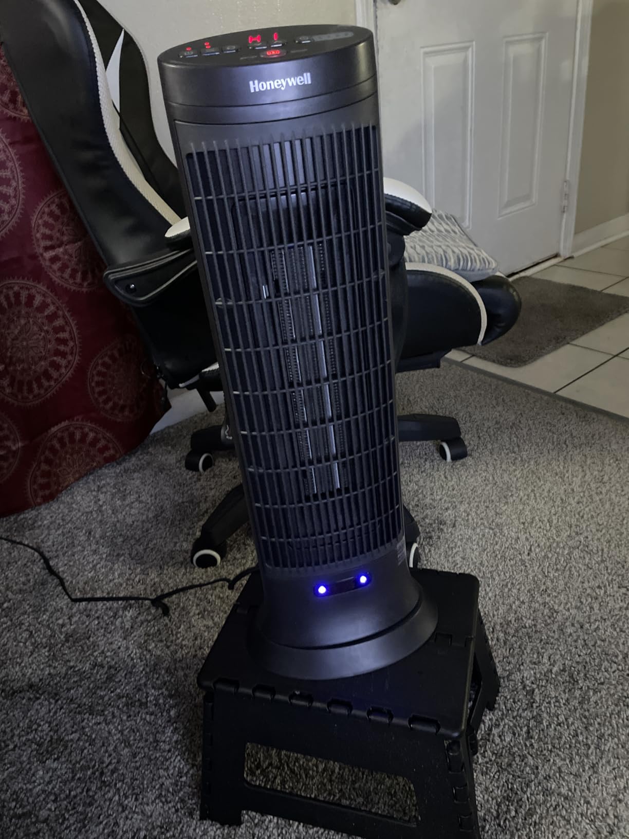 Honeywell Safeguard Motion Sensor Ceramic Space Heater, Large Room (Motion Sensory), Black - Ceramic Heater with Two Heat Settings and Slim Tower Design customer photo 1
