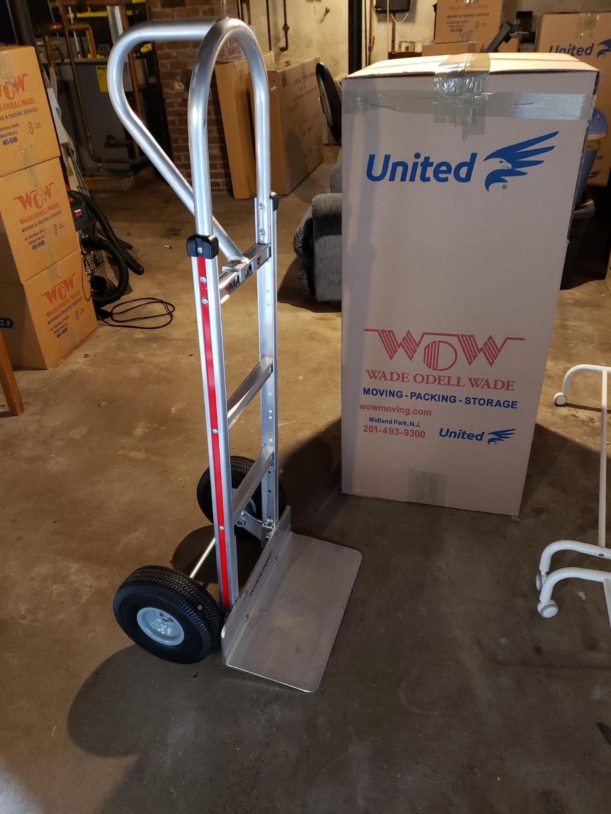 Magliner HMK15AG2C Aluminum Hand Truck, Vertical Loop Handle, 18