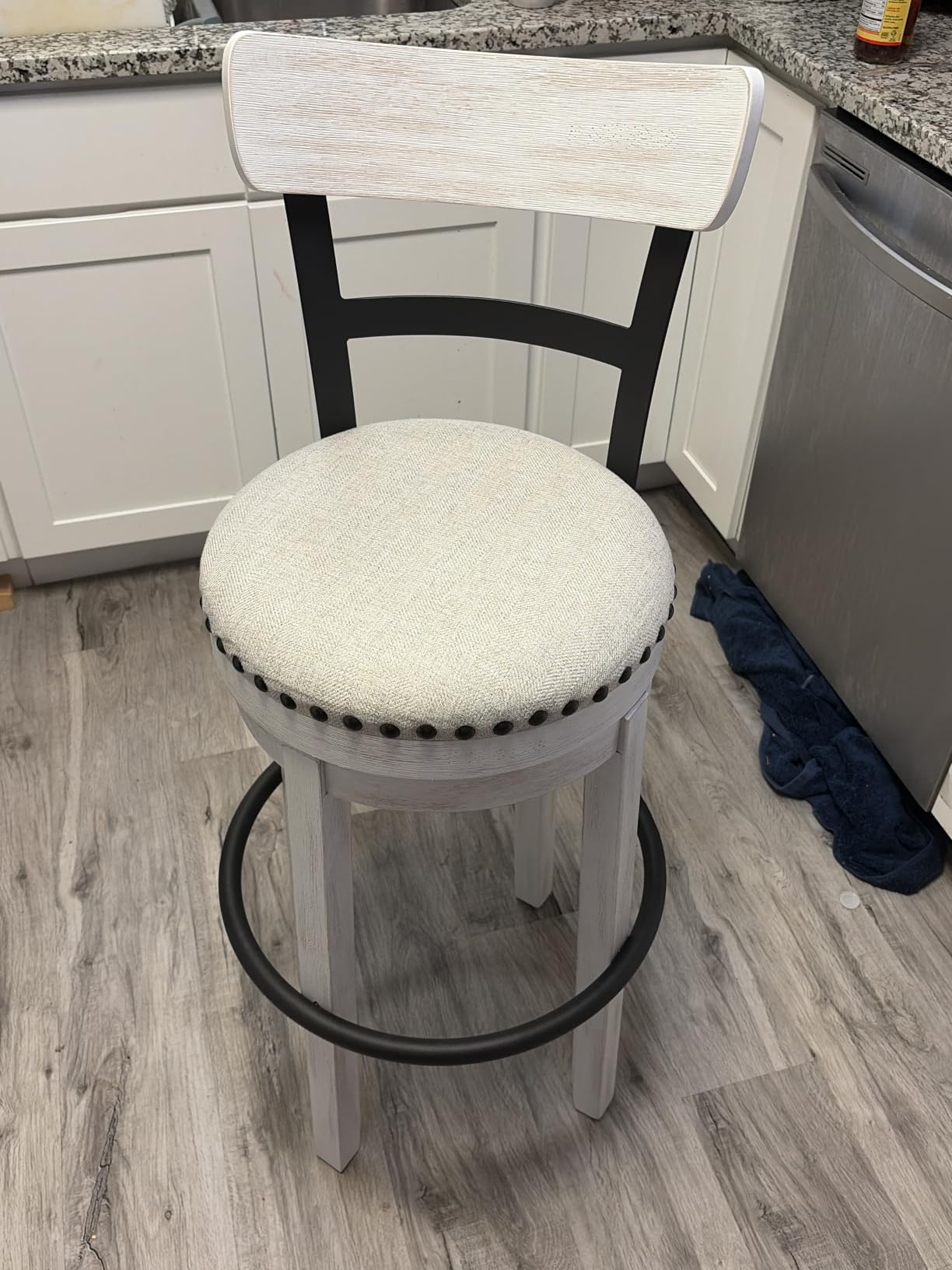 Signature Design by Ashley Pinnadel Bar Stool, Swivel Counter Height Stool Chair With Faux Leather Seat, Wood and Metal Frame for Kitchen Island With Seating, Light Brown customer photo 2