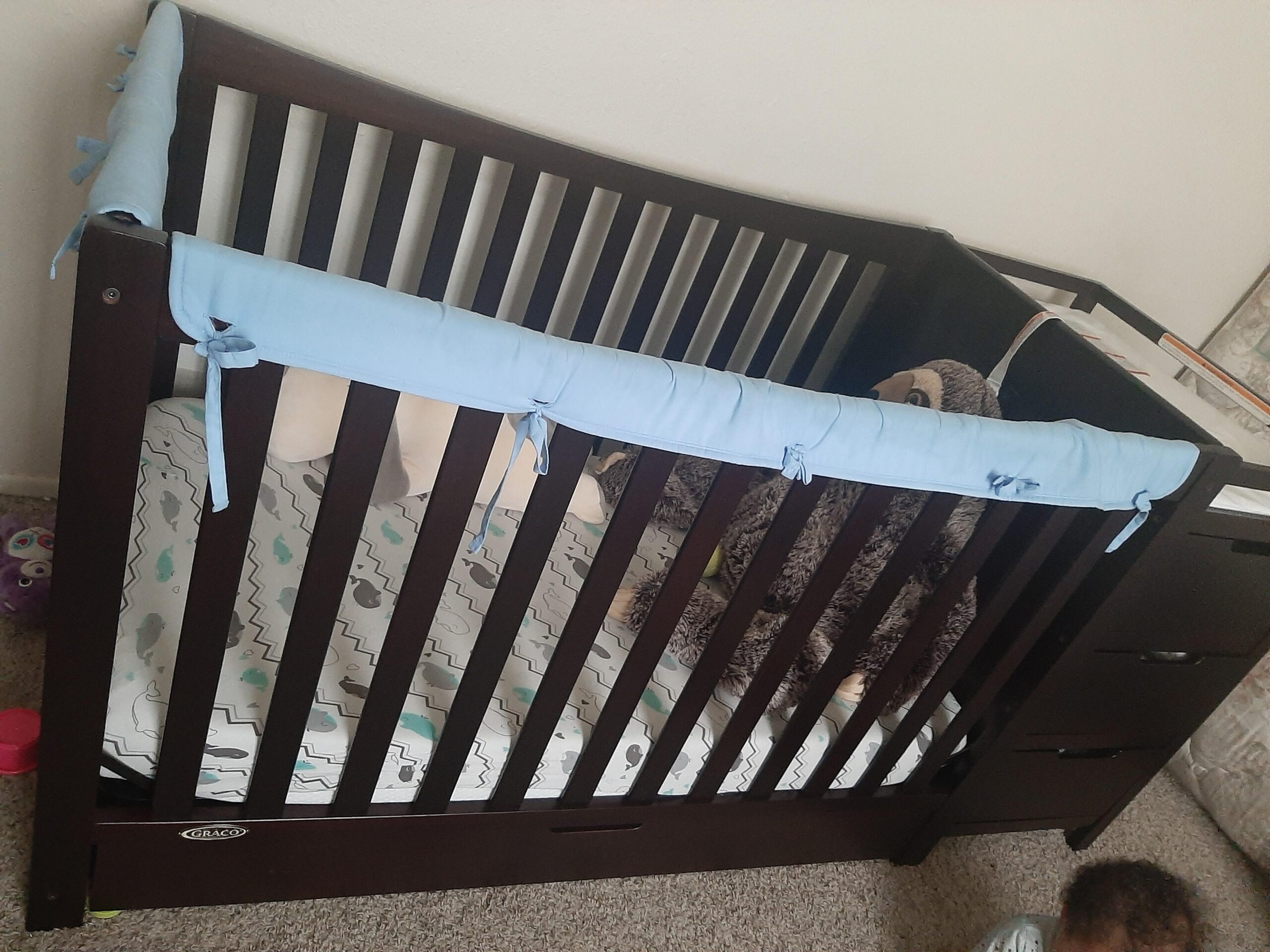 Graco Remi 4-in-1 Convertible Crib & Changer - GREENGUARD Gold Certified, Fits Standard Crib Mattress, Converts to Toddler Bed and Full Bed, 4 Adjustable Mattress Heights (White) customer photo 1