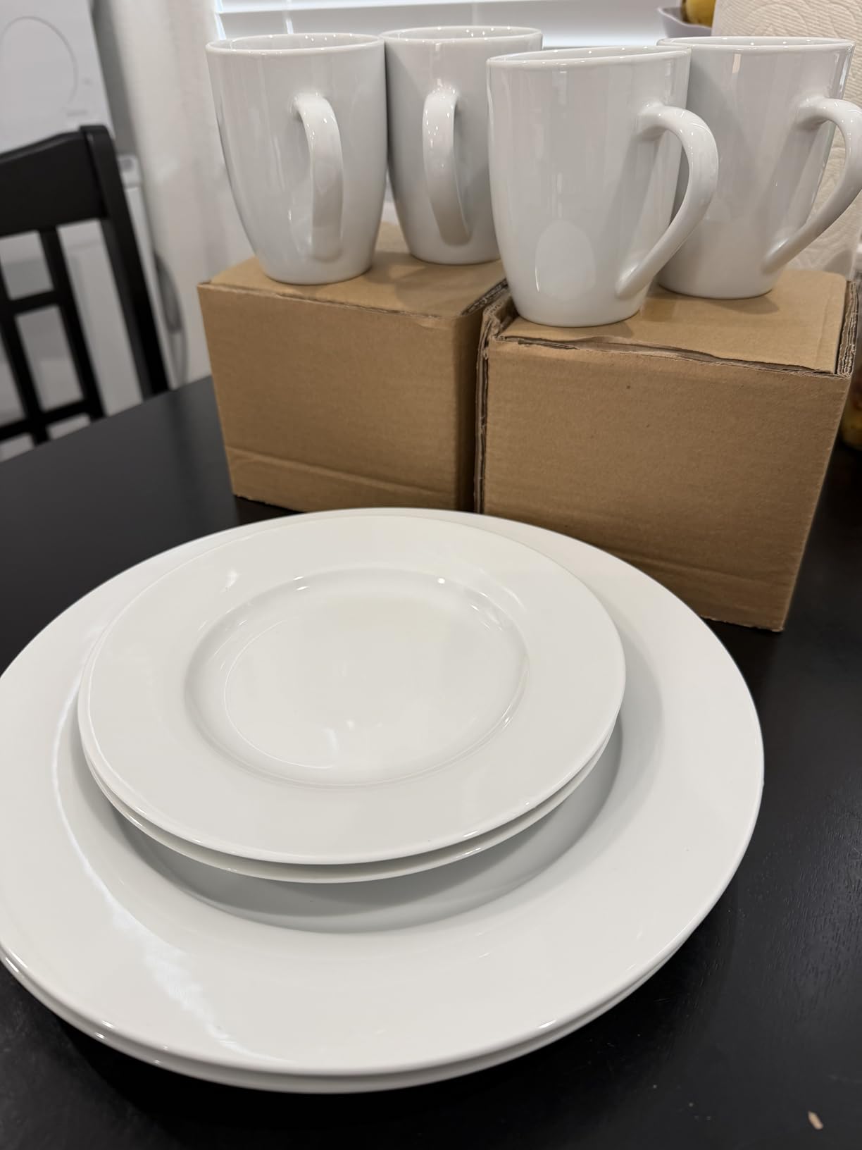 Amazon Basics 16-Piece Porcelain Dinnerware Set, Microwave and Dishwasher Safe, Service for 4, White customer photo 1
