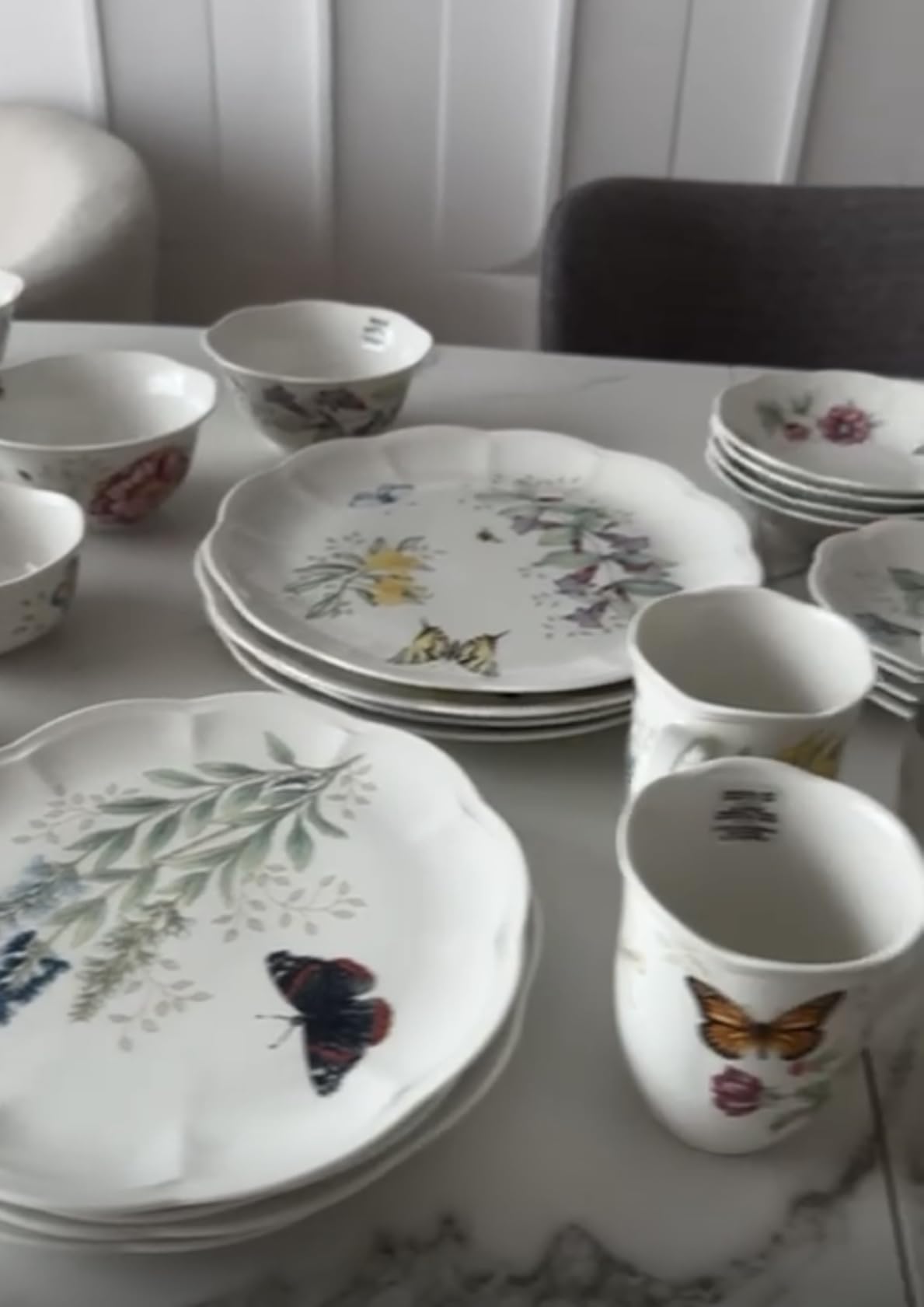 Lenox Dinnerware Set, Butterfly Meadow 28-Piece Set, Service For 4, Porcelain Plates With Scalloped Edges, Plates And Bowls Sets, Microwave Safe, Dishwasher Safe, Home & Kitchen (28 Piece, Assorted) customer photo 2