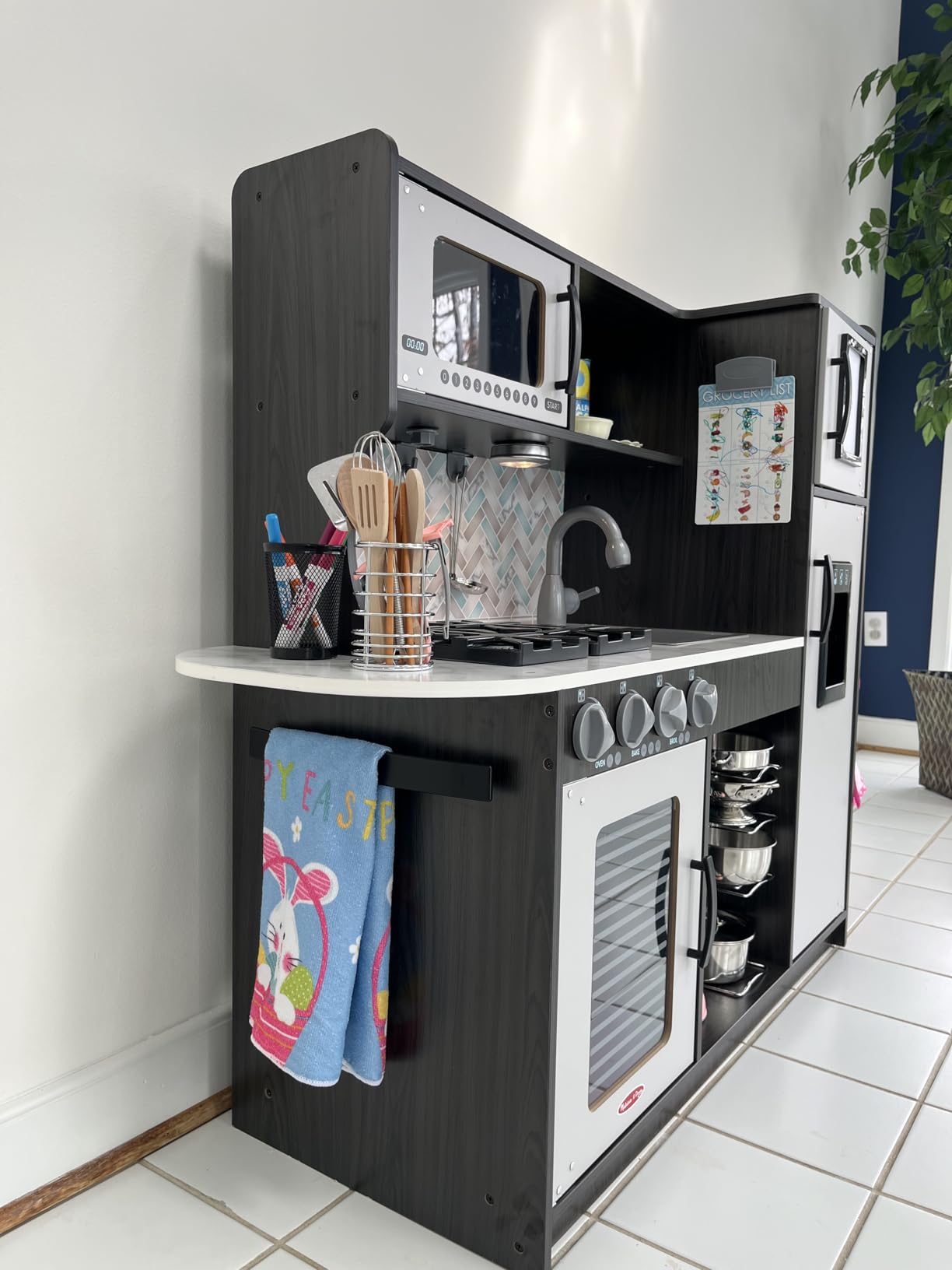 Melissa & Doug Chef's Wooden Pretend Play Kitchen for Kids with Ice Cube Dispenser - Charcoal Gray, Kids Kitchen Play Set, for Toddlers and Ages 3+ - FSC-Certified customer photo 1