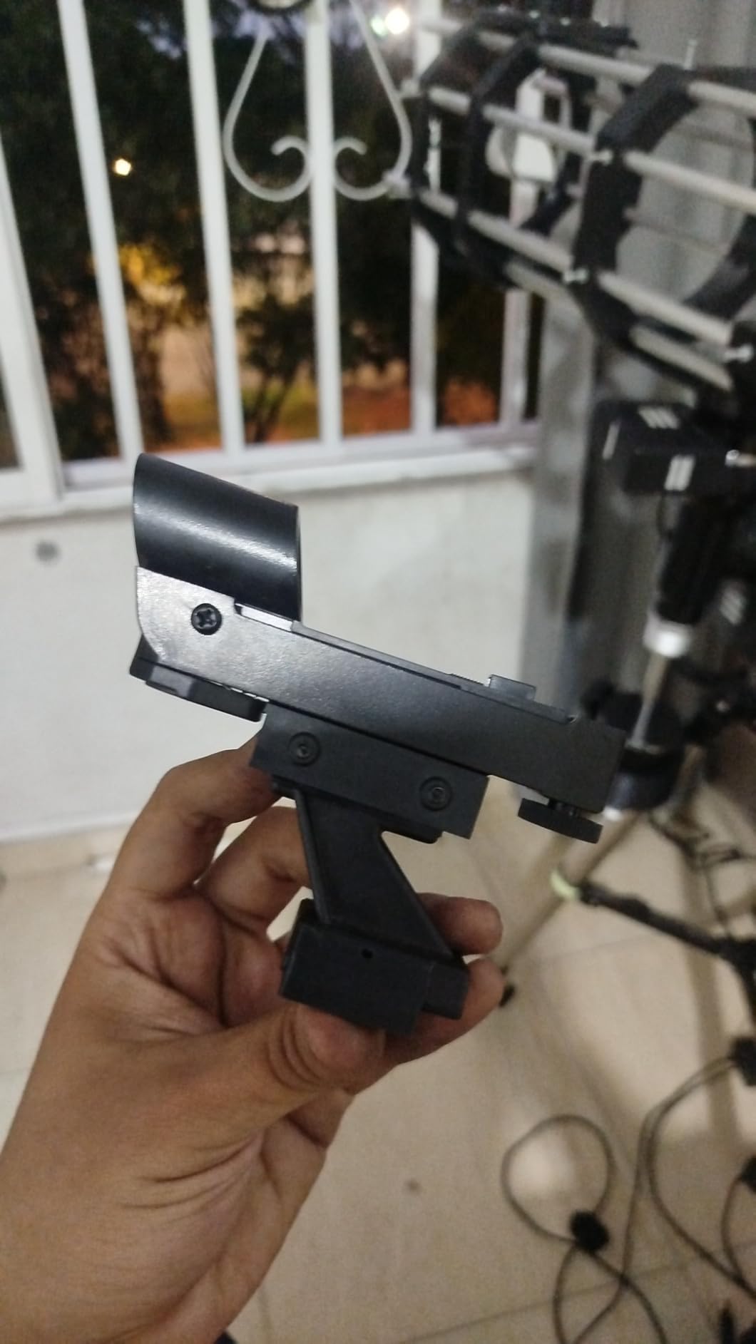 Astromania StarPointer Finderscope for Astronomical Telescopes Reflex Viewfinder, Red Dot Finder Scope Sight Telescope Accessories with Slide-in Bracket Compatible for Universal Dovetail Mounting Base customer photo 1