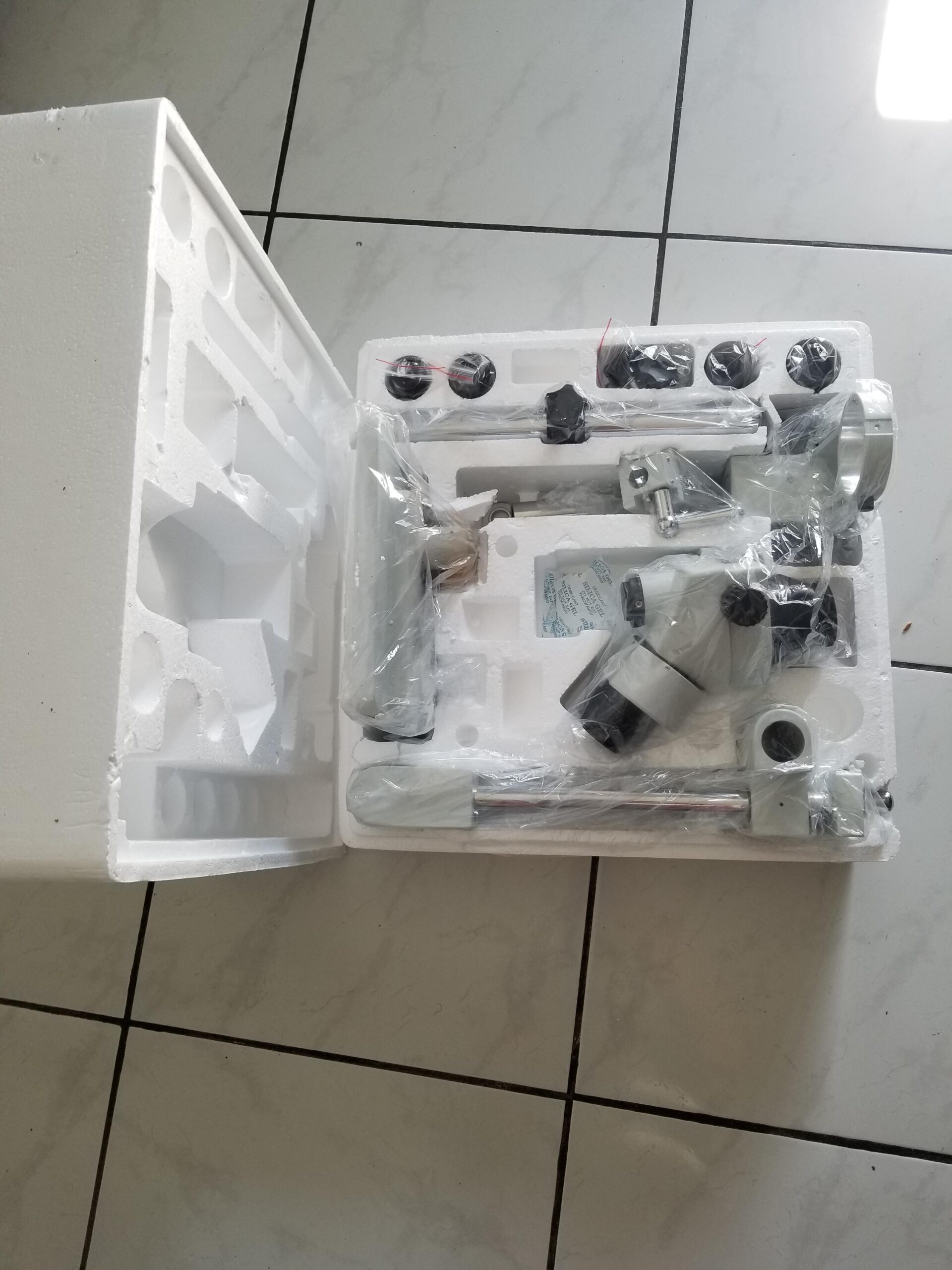 VS-5FZ-IFR07 Simul-Focal Trinocular Zoom Stereo Microscope, 10x WF Eyepiece, 0.7X-4.5X Zoom, 3.5X-90X Magnification, 0.5X & 2X Auxiliary Lens, Double Arm Boom Stand, 144-LED Ring Light customer photo 1
